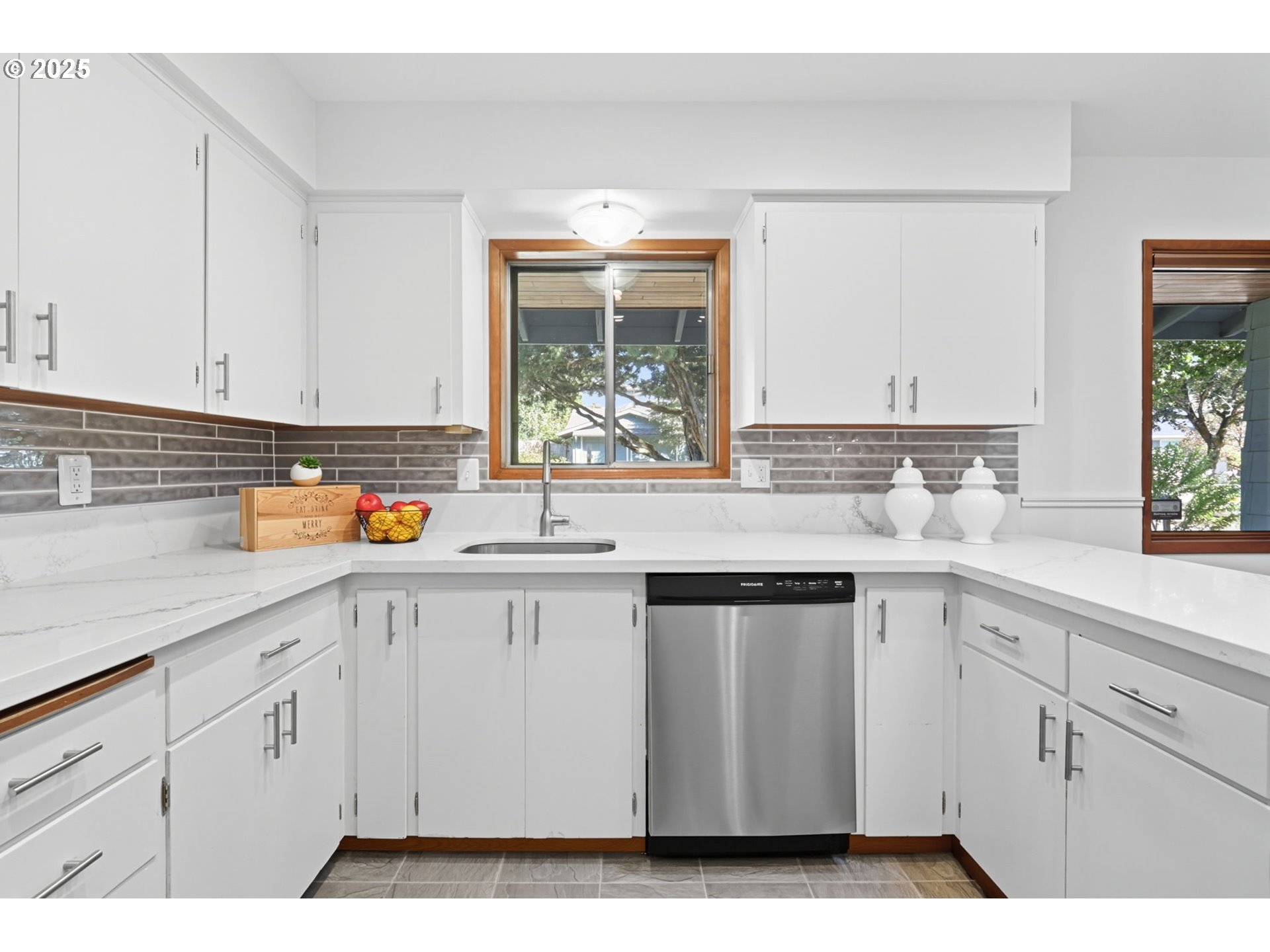 6821 SW RALEIGHWOOD WAY