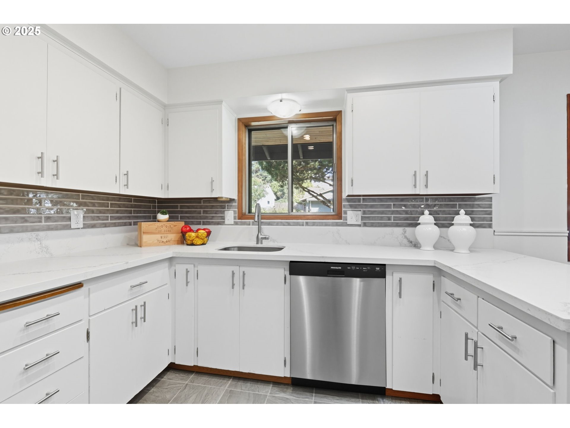 6821 SW RALEIGHWOOD WAY