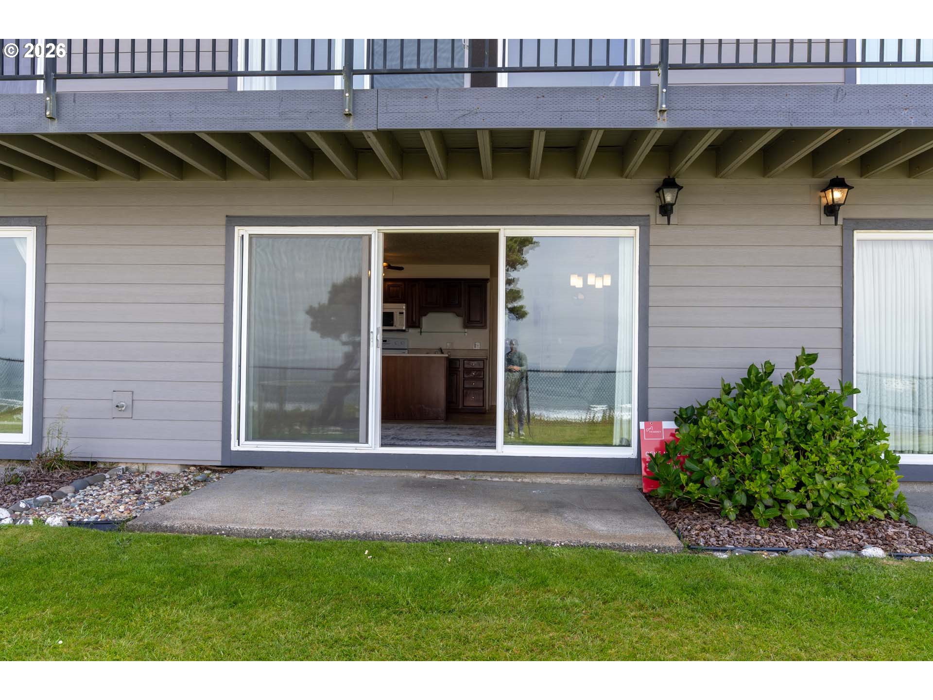 4229 SW BEACH AVE 9
