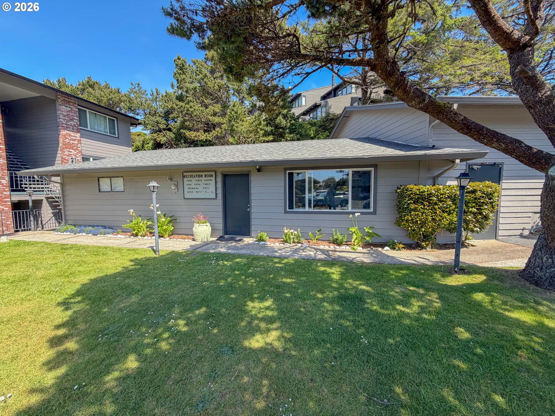 4229 SW BEACH AVE 9