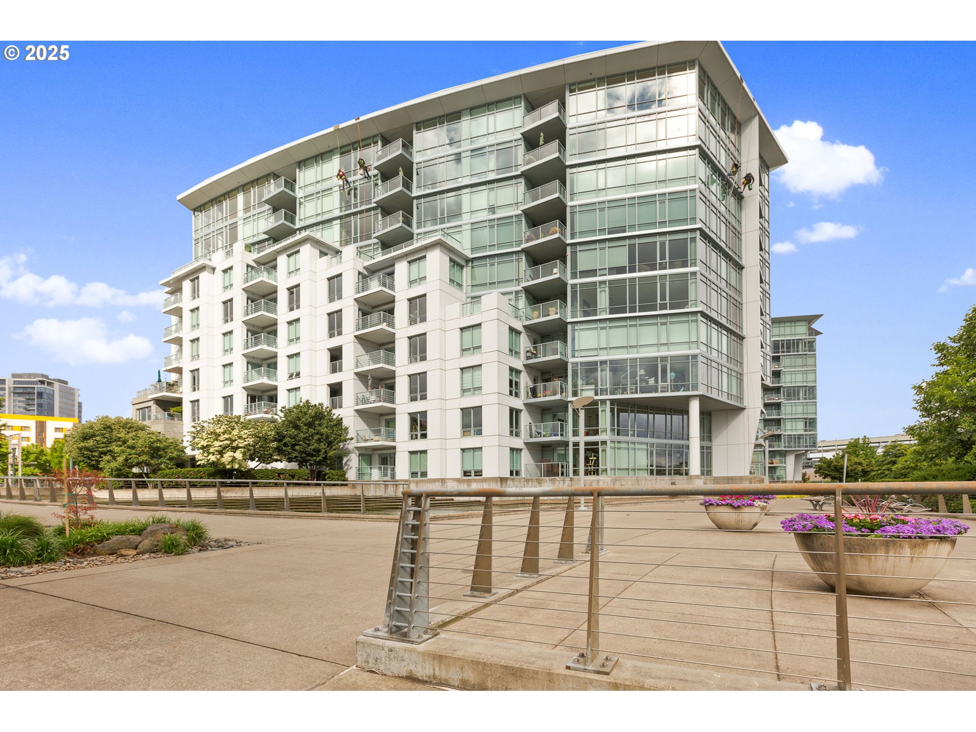 1260 NW NAITO PKWY 607B