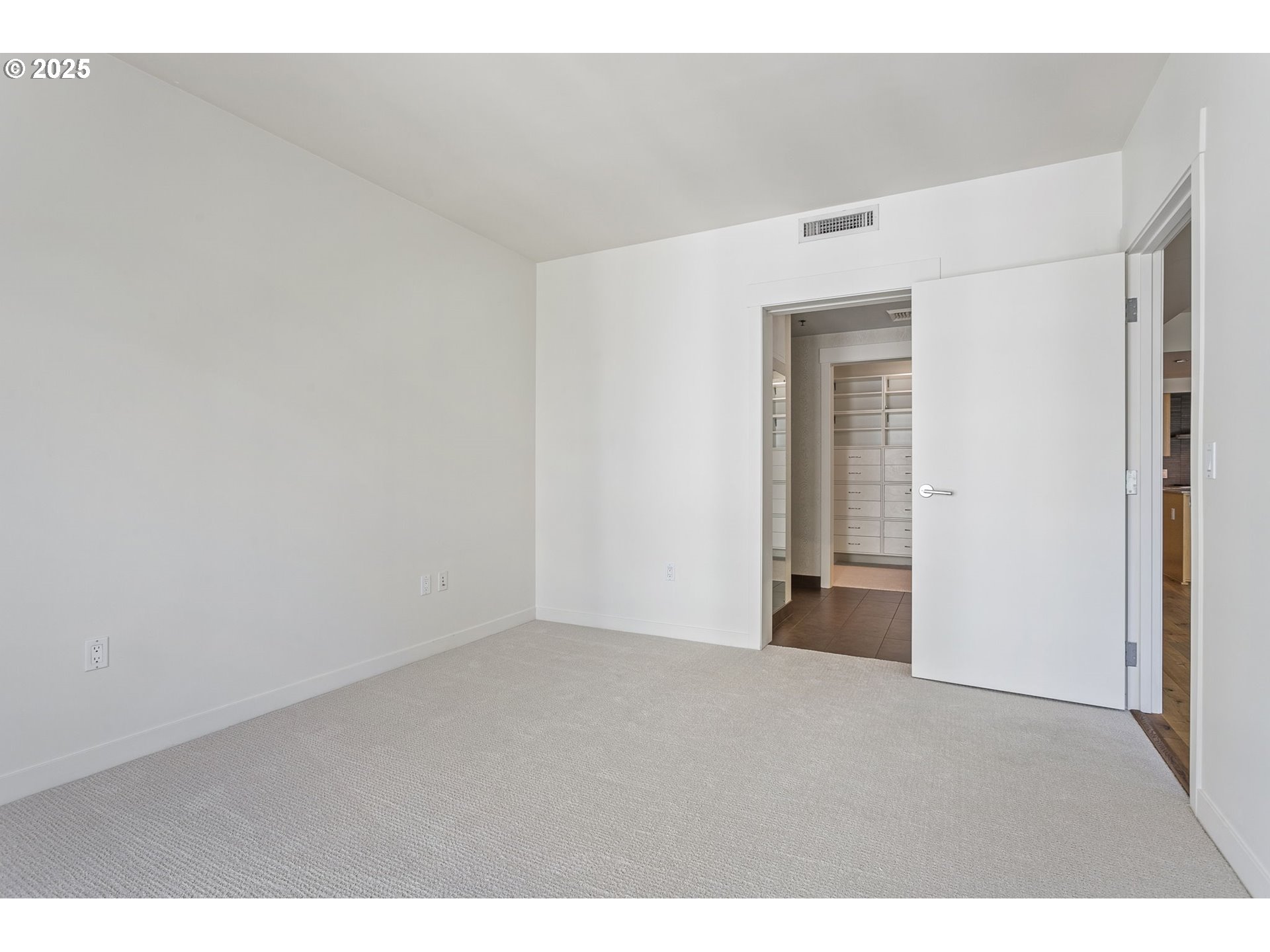 1260 NW NAITO PKWY 607B