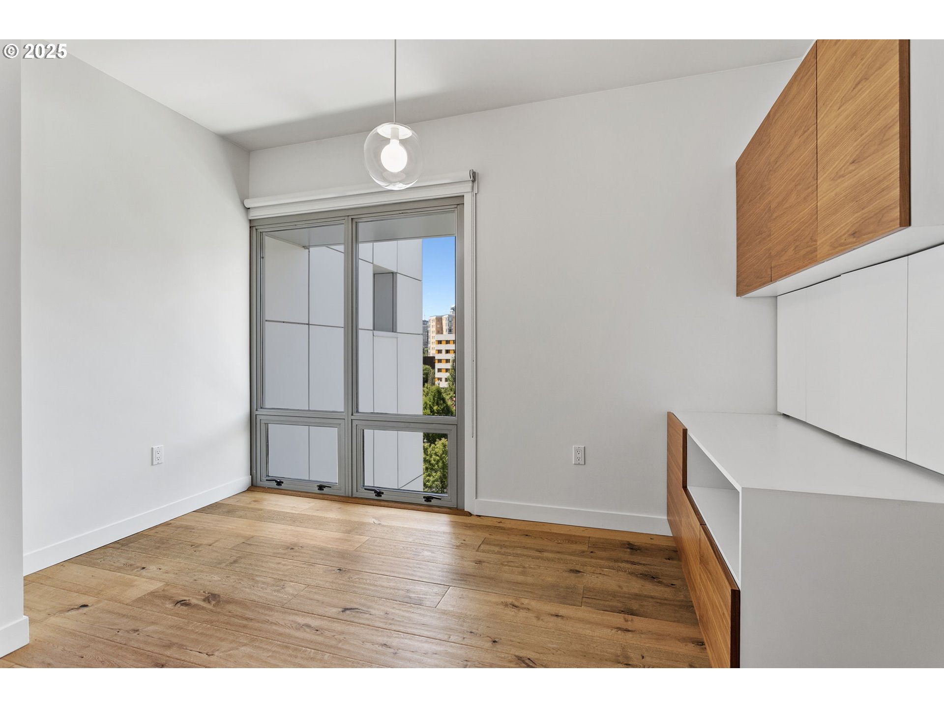 1260 NW NAITO PKWY 607B