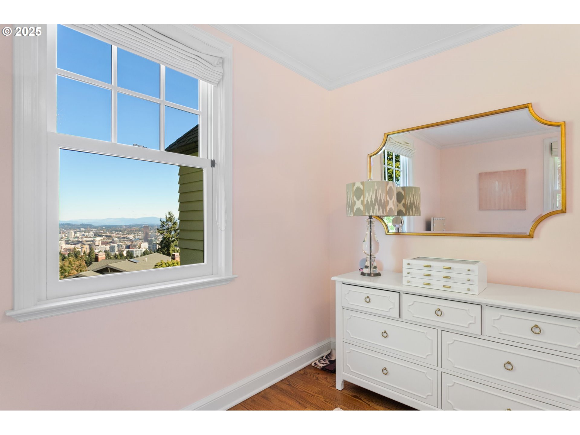 2933 SW FAIRVIEW BLVD