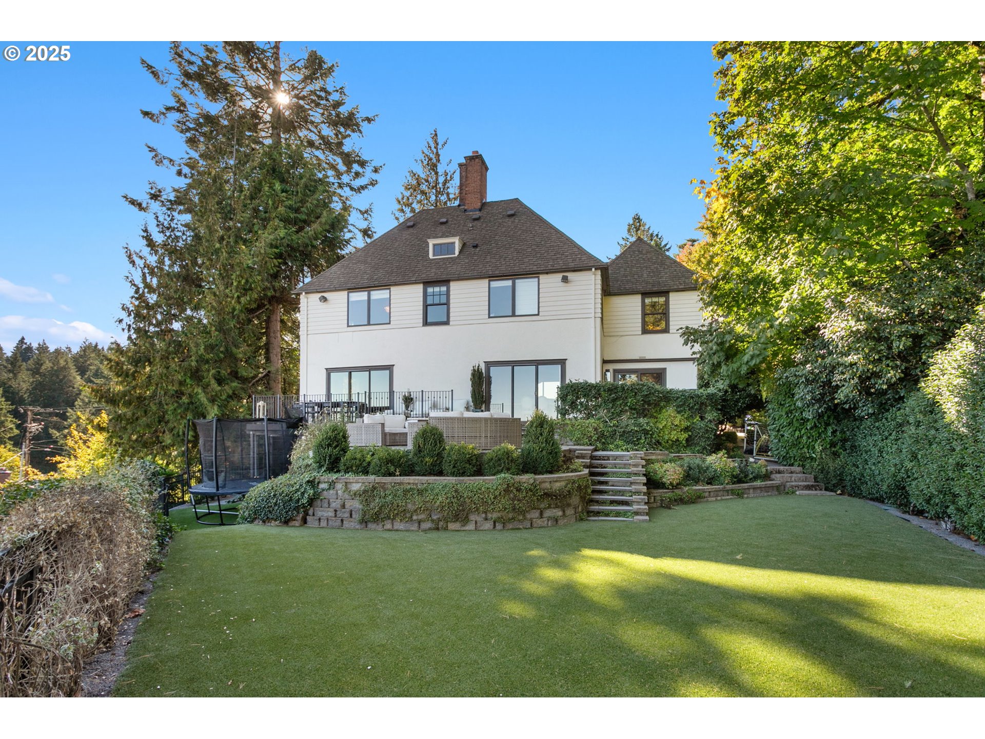 2933 SW FAIRVIEW BLVD