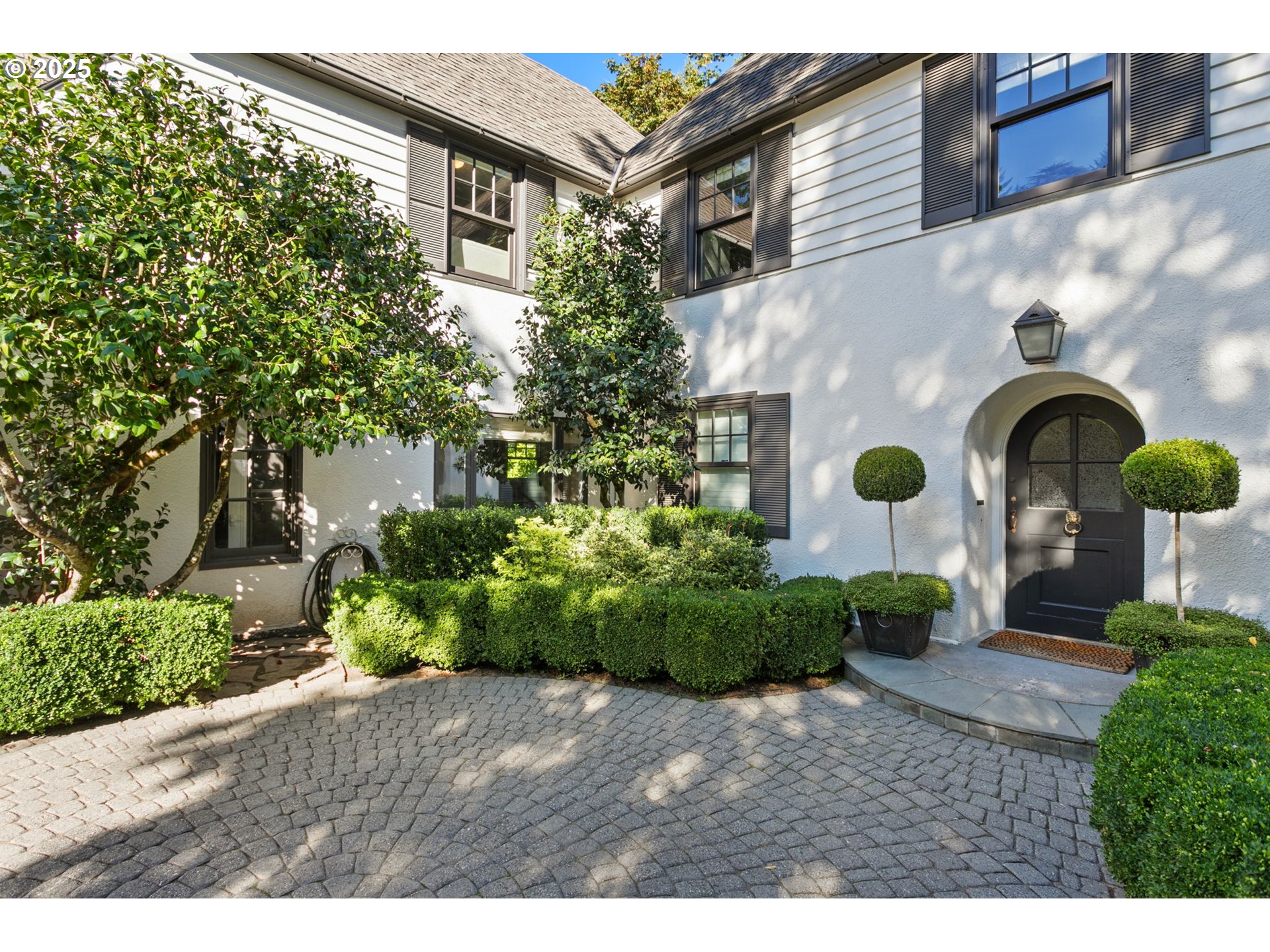 2933 SW FAIRVIEW BLVD