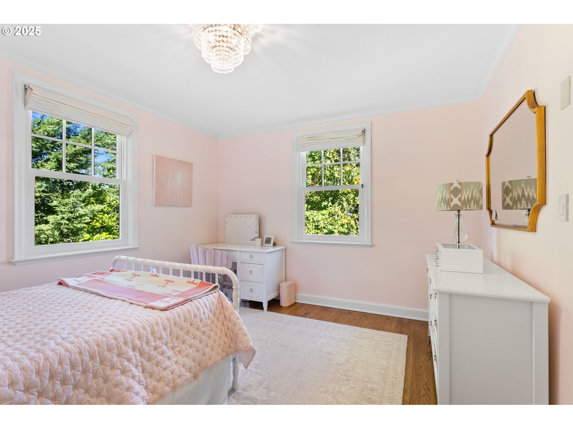 2933 SW FAIRVIEW BLVD