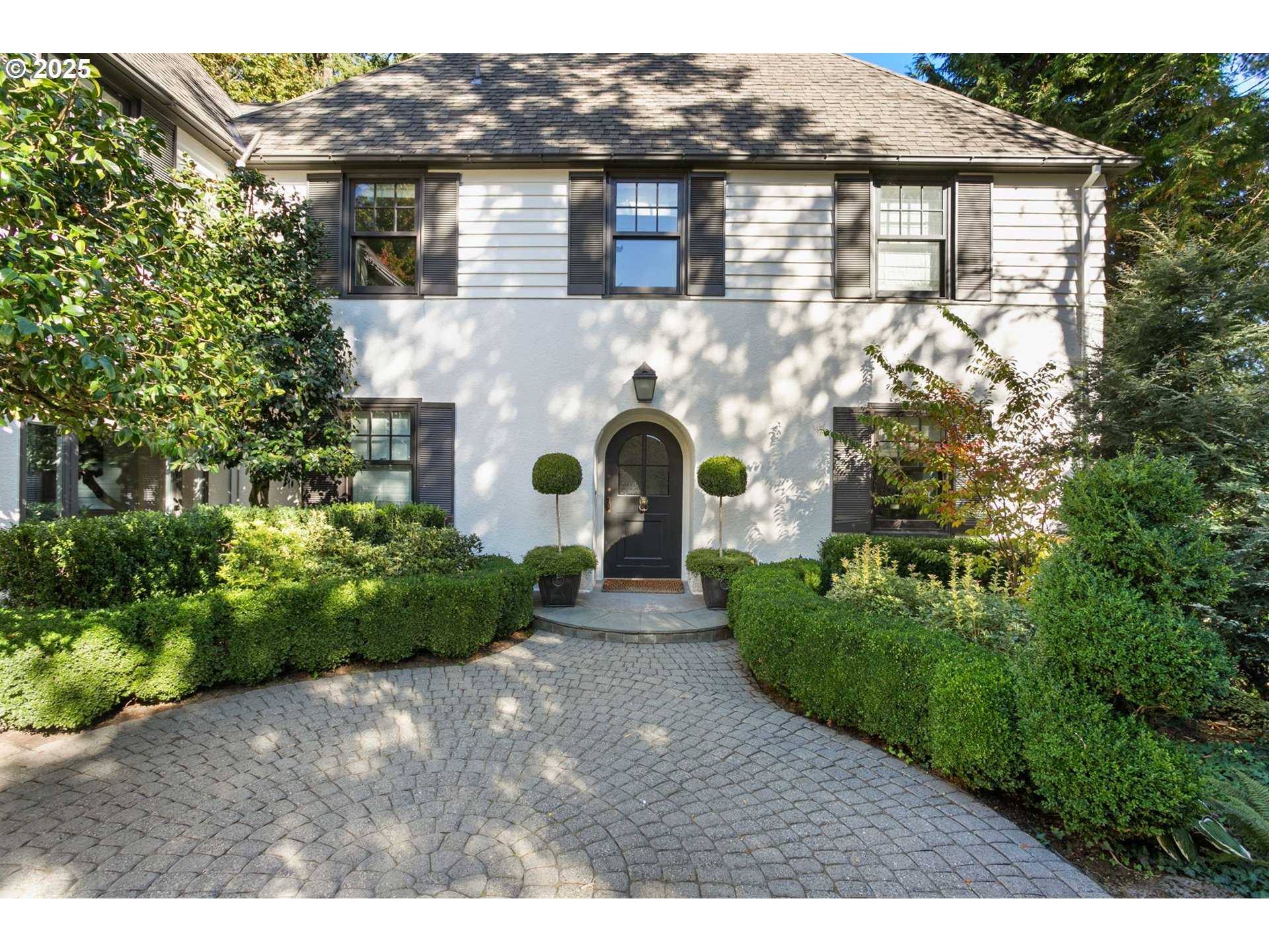 2933 SW FAIRVIEW BLVD