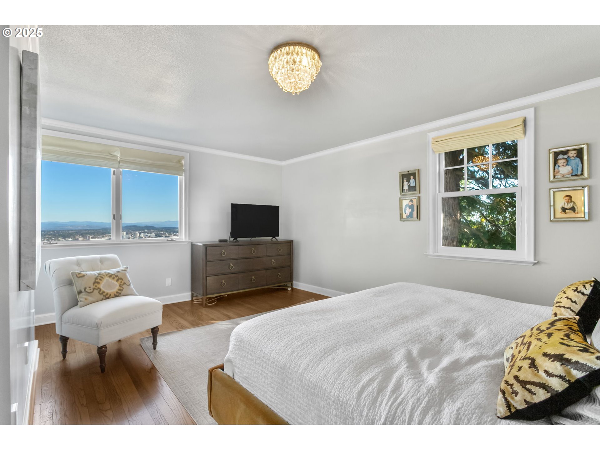 2933 SW FAIRVIEW BLVD