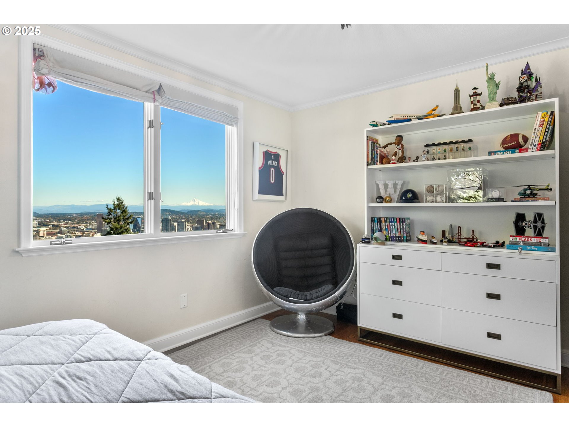 2933 SW FAIRVIEW BLVD