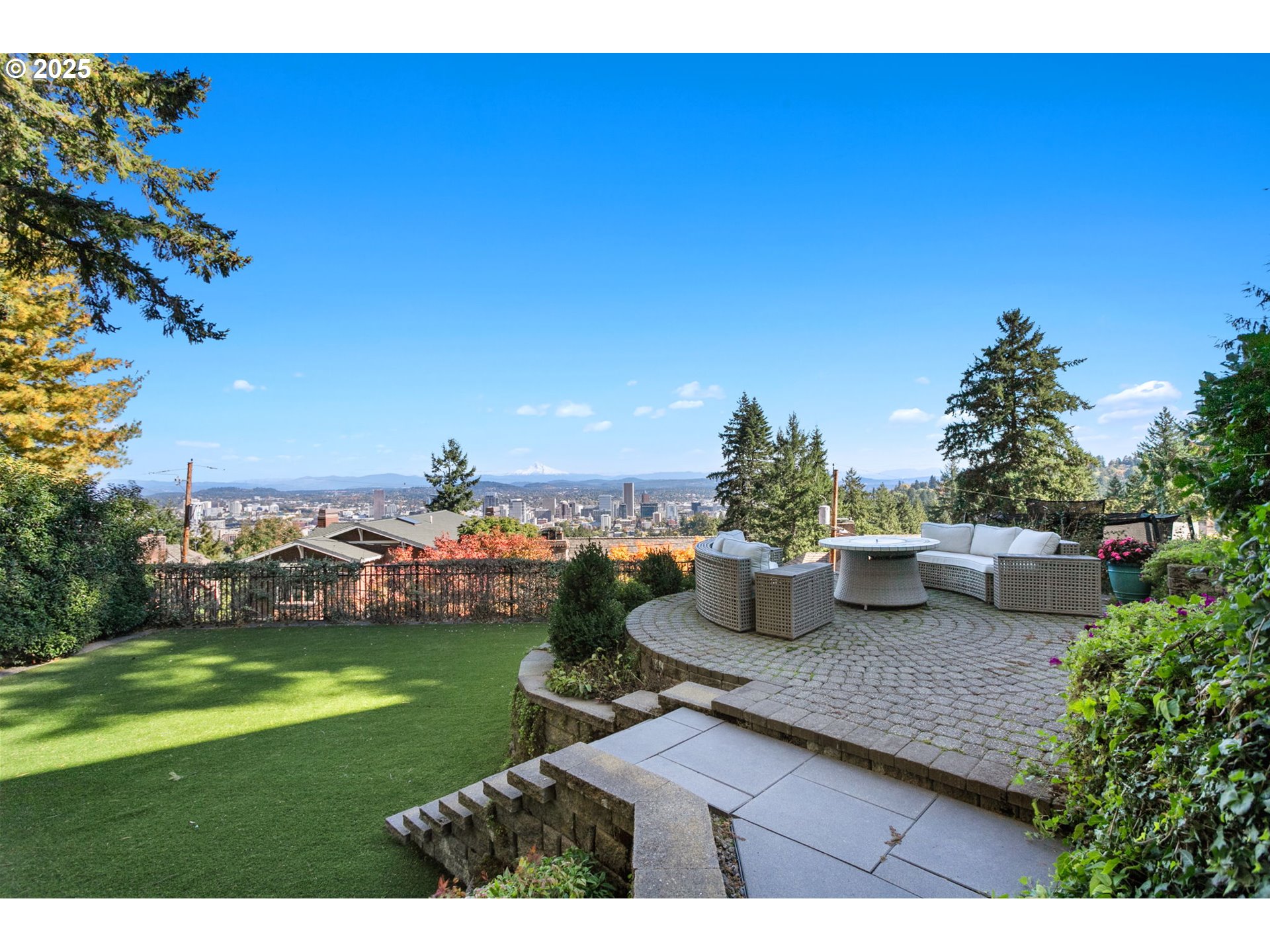 2933 SW FAIRVIEW BLVD