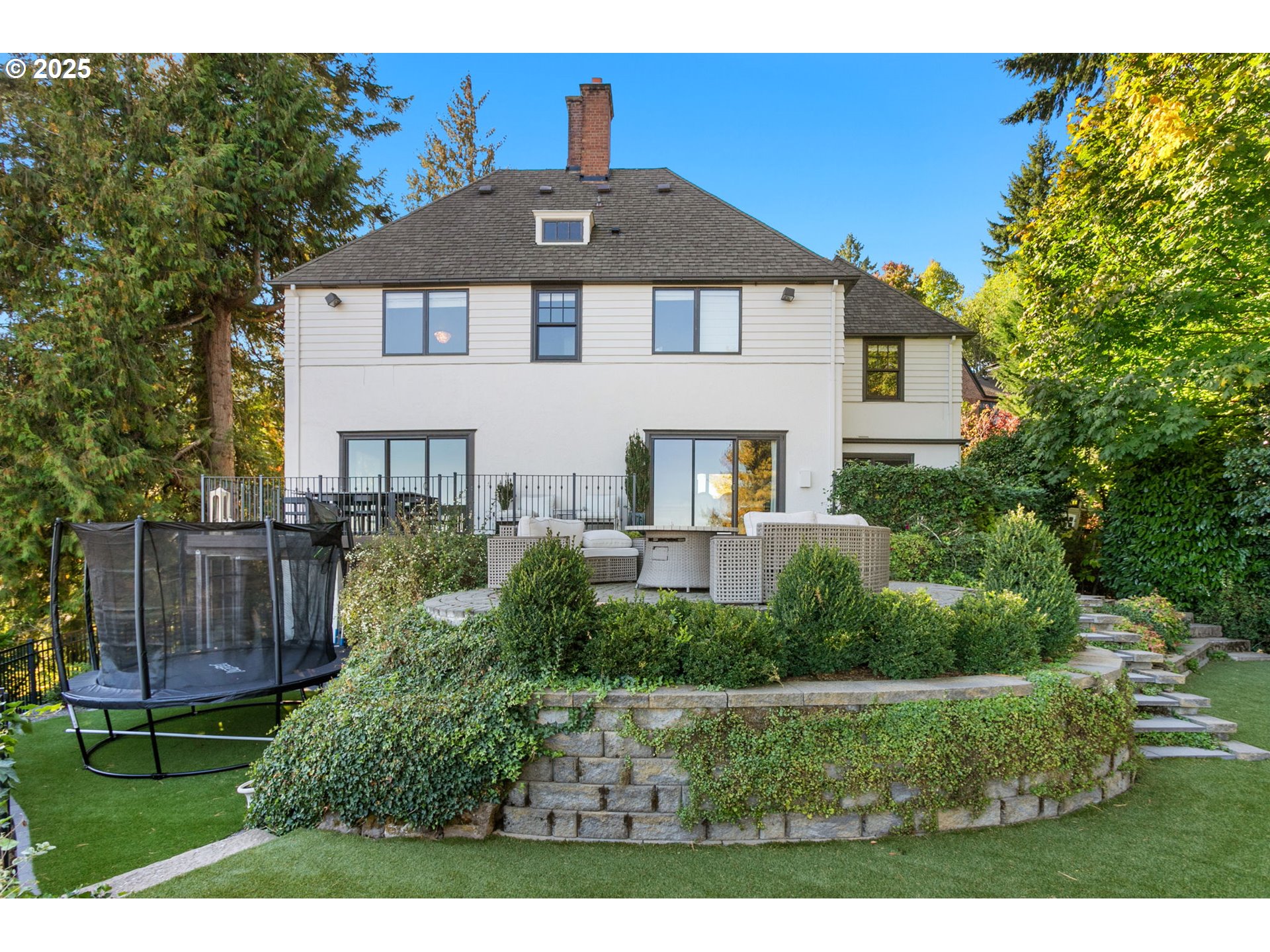 2933 SW FAIRVIEW BLVD