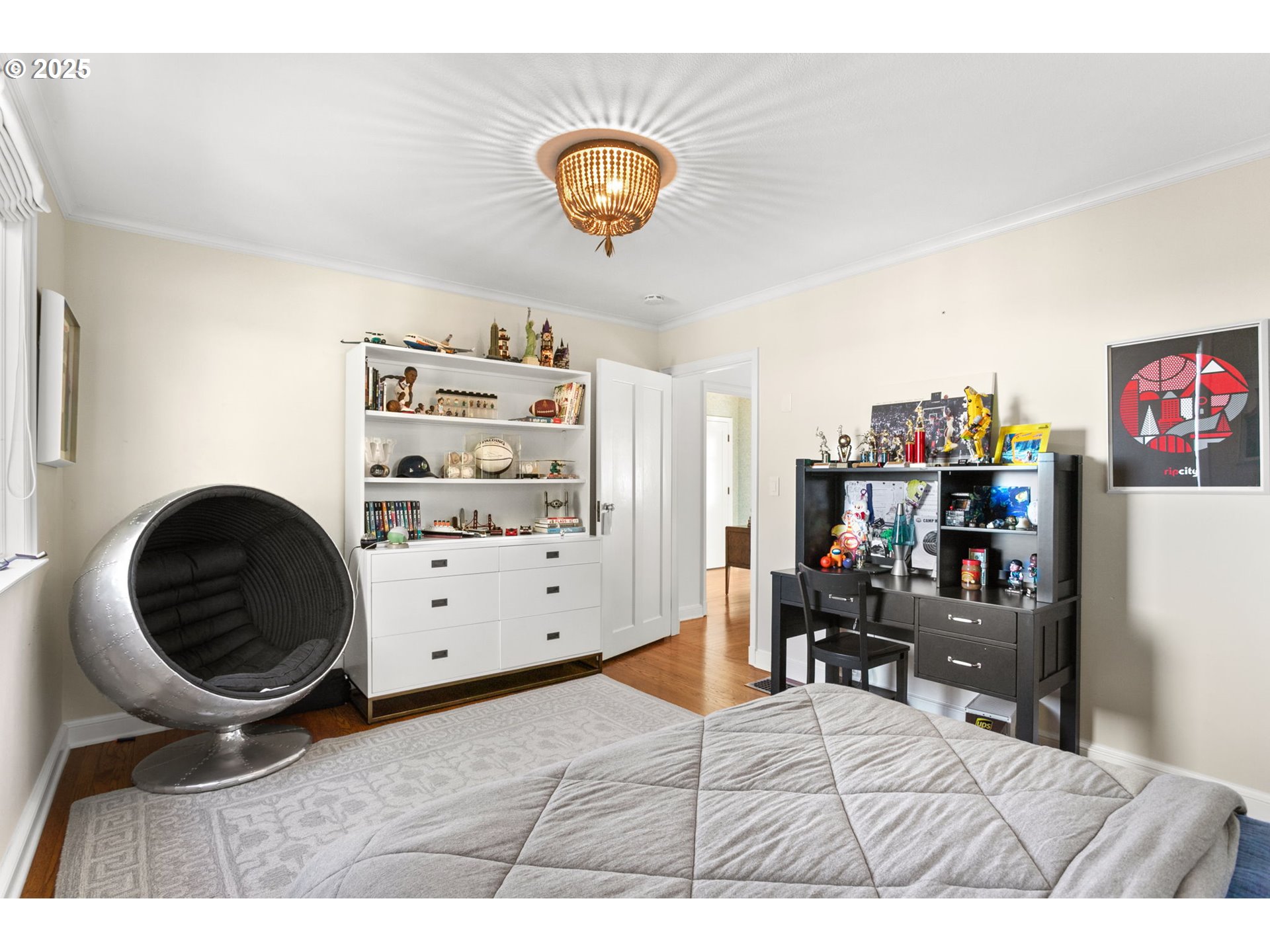 2933 SW FAIRVIEW BLVD