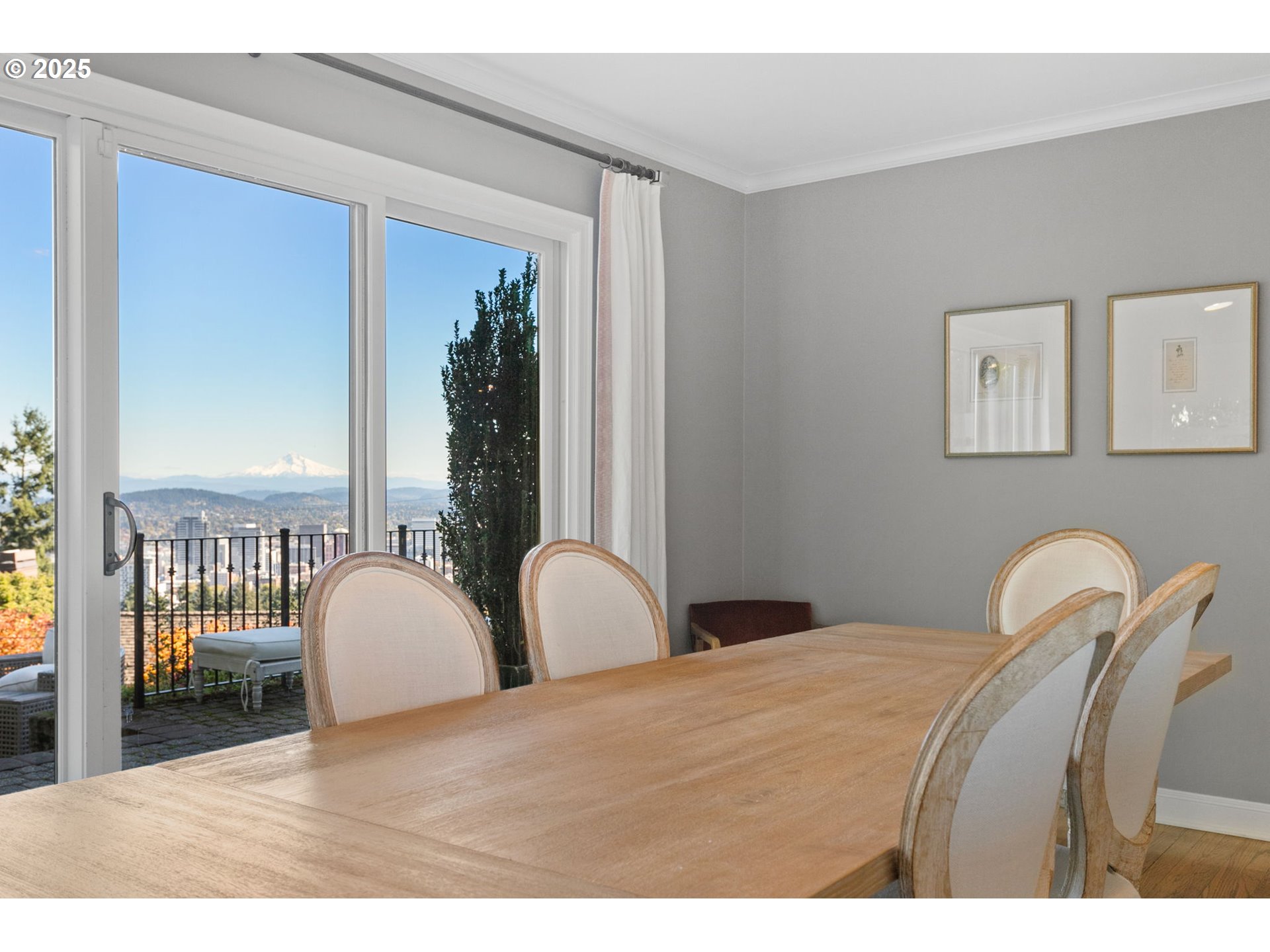 2933 SW FAIRVIEW BLVD