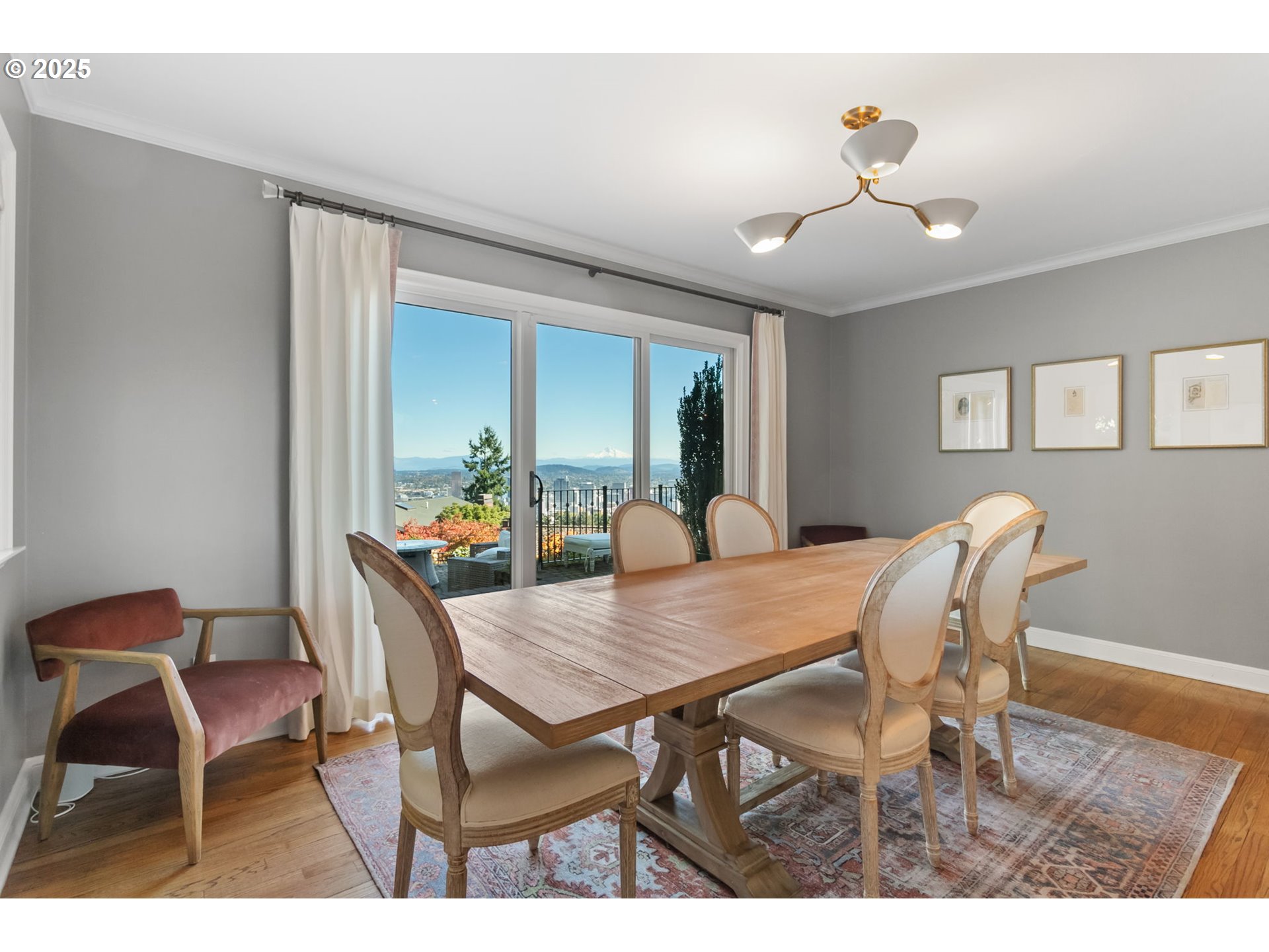 2933 SW FAIRVIEW BLVD