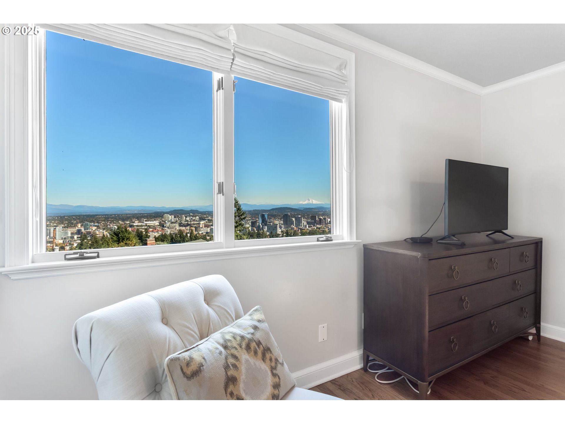 2933 SW FAIRVIEW BLVD