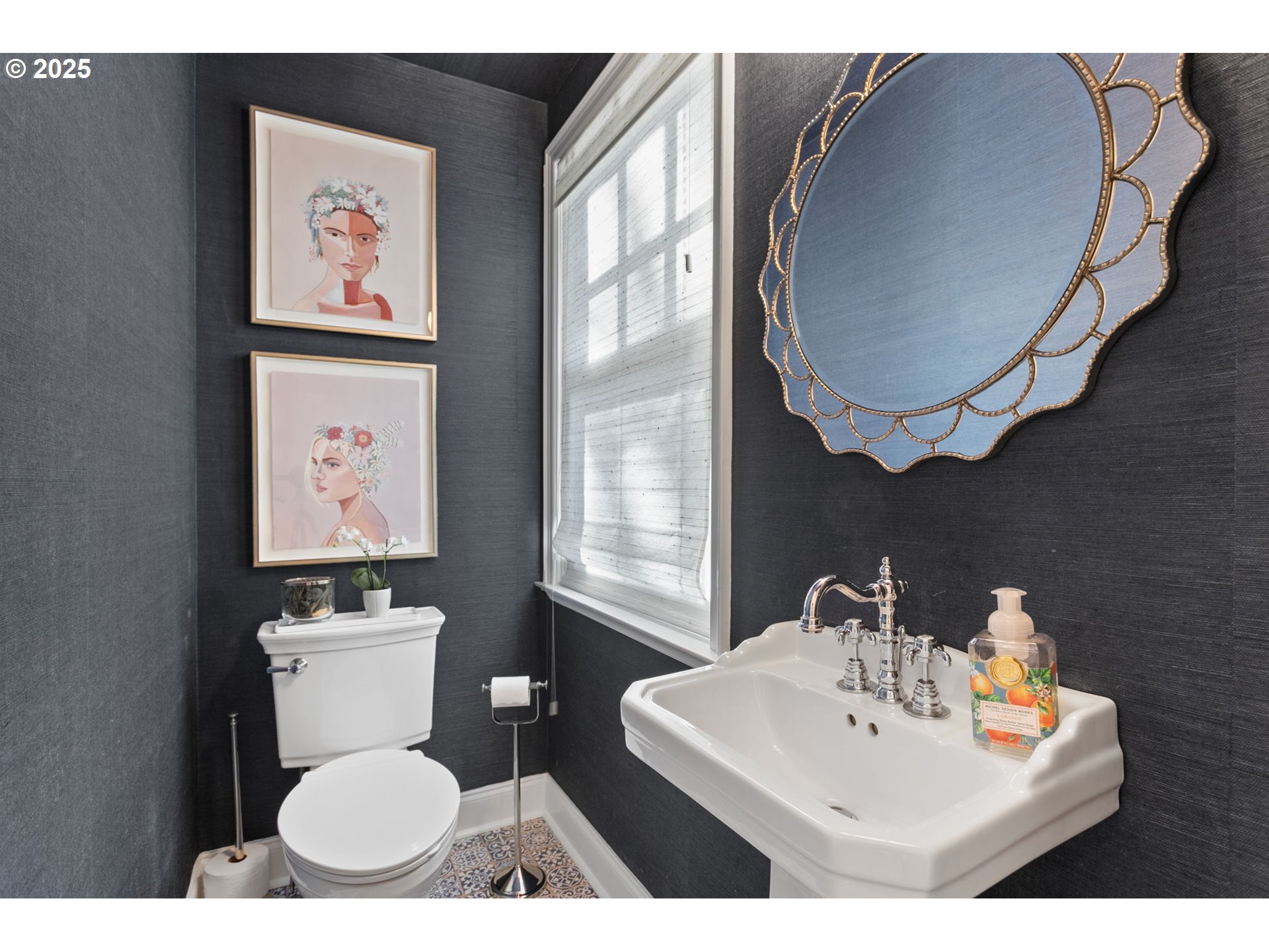 2933 SW FAIRVIEW BLVD