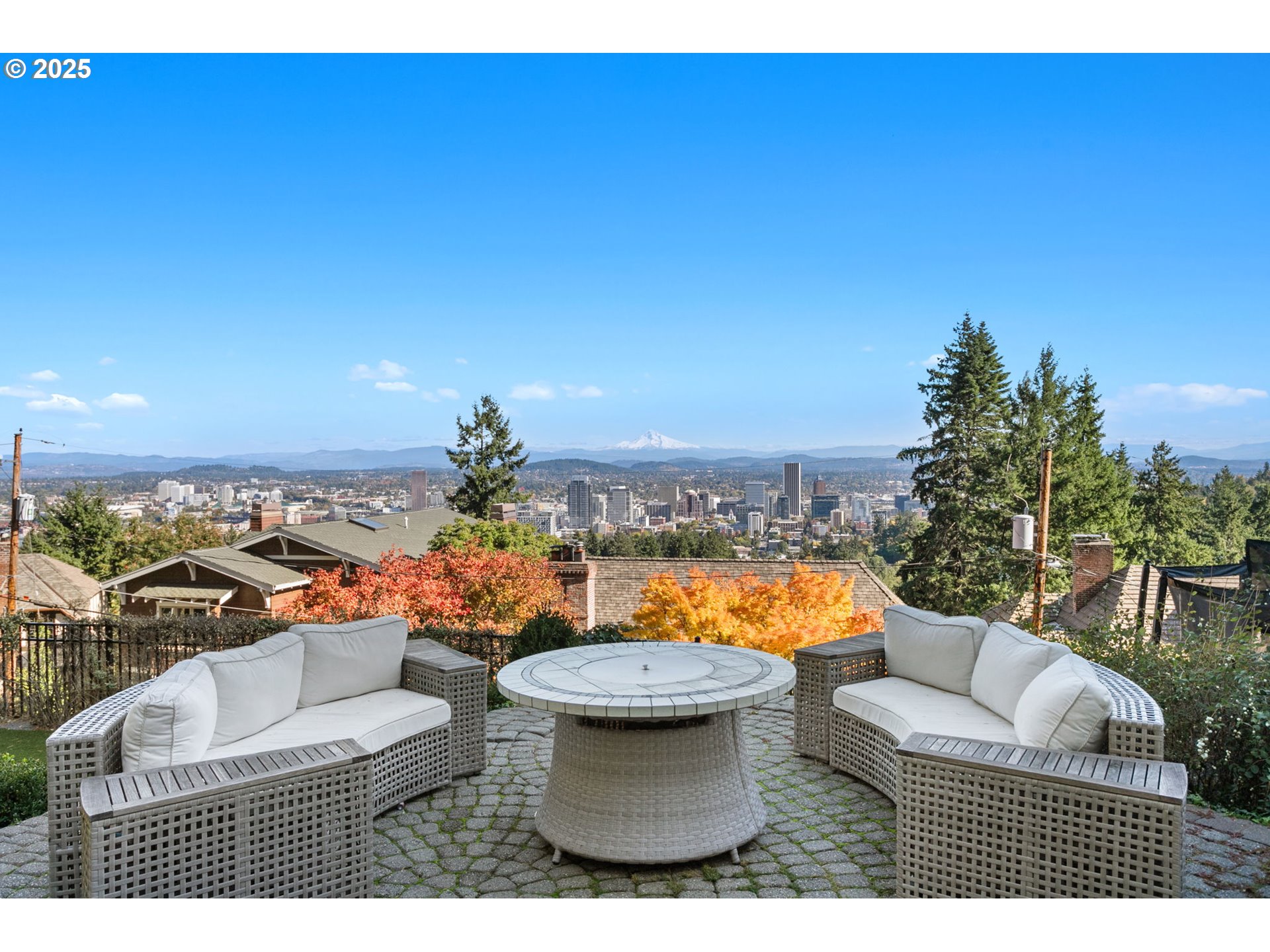 2933 SW FAIRVIEW BLVD