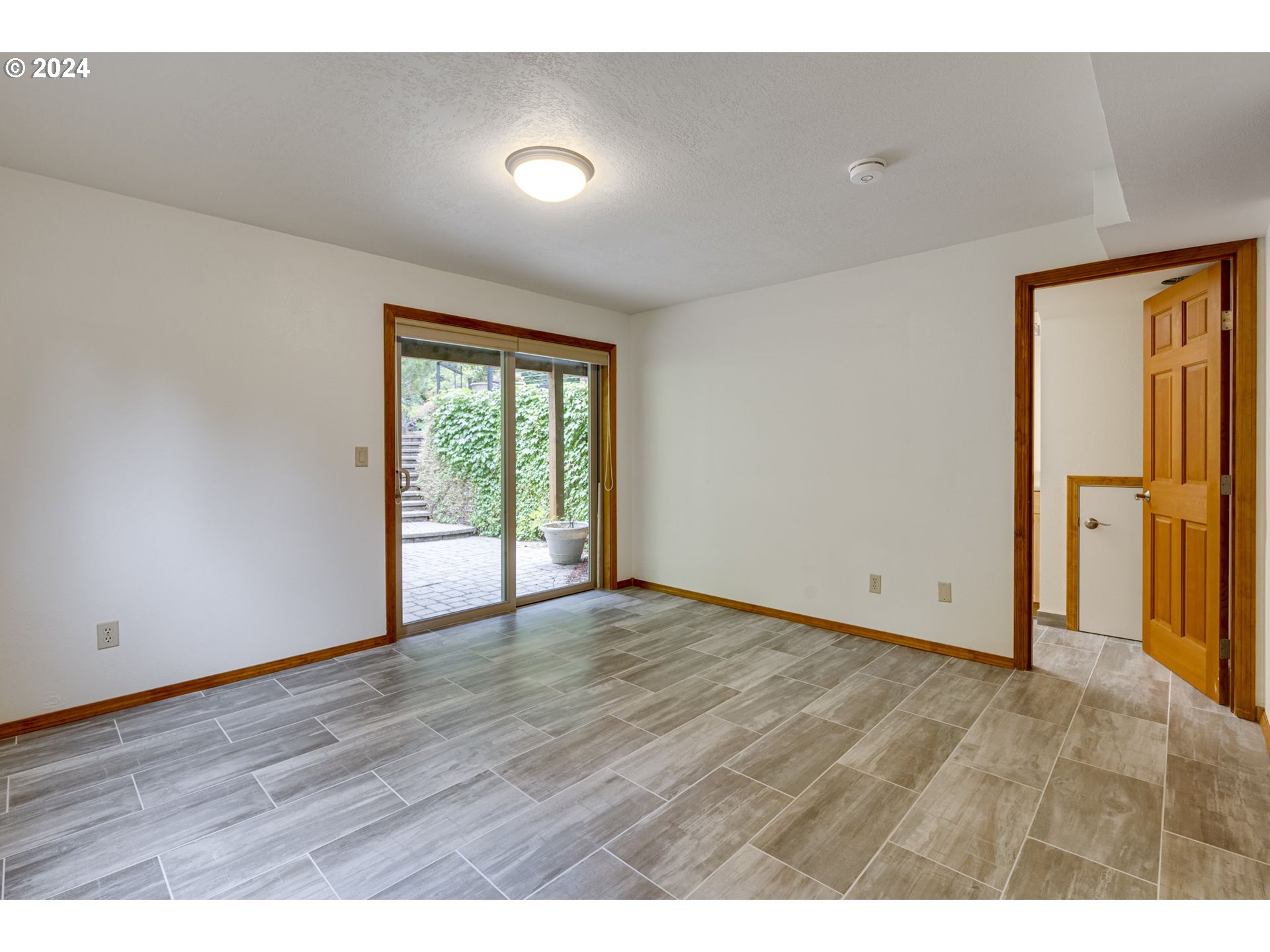 24200 QUEEN ANNE DR