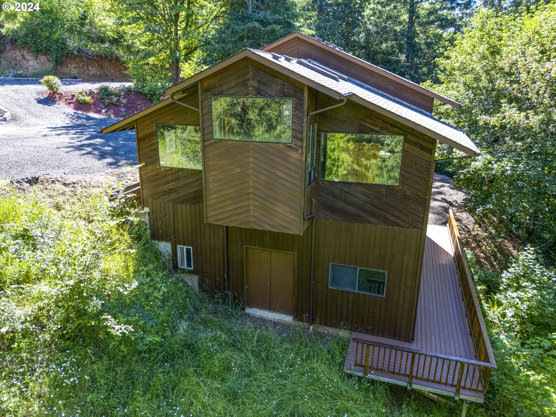 24200 QUEEN ANNE DR