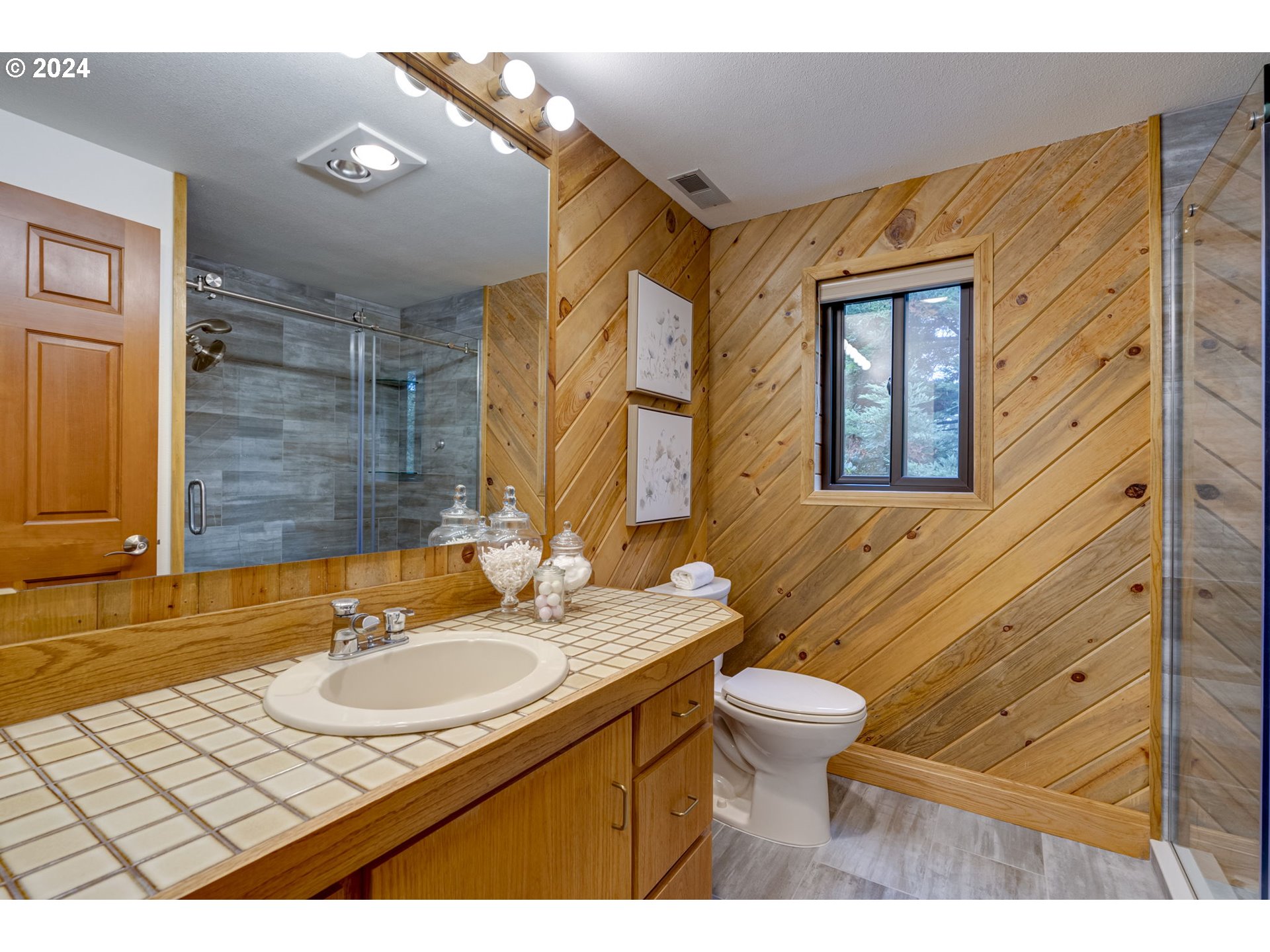 24200 QUEEN ANNE DR