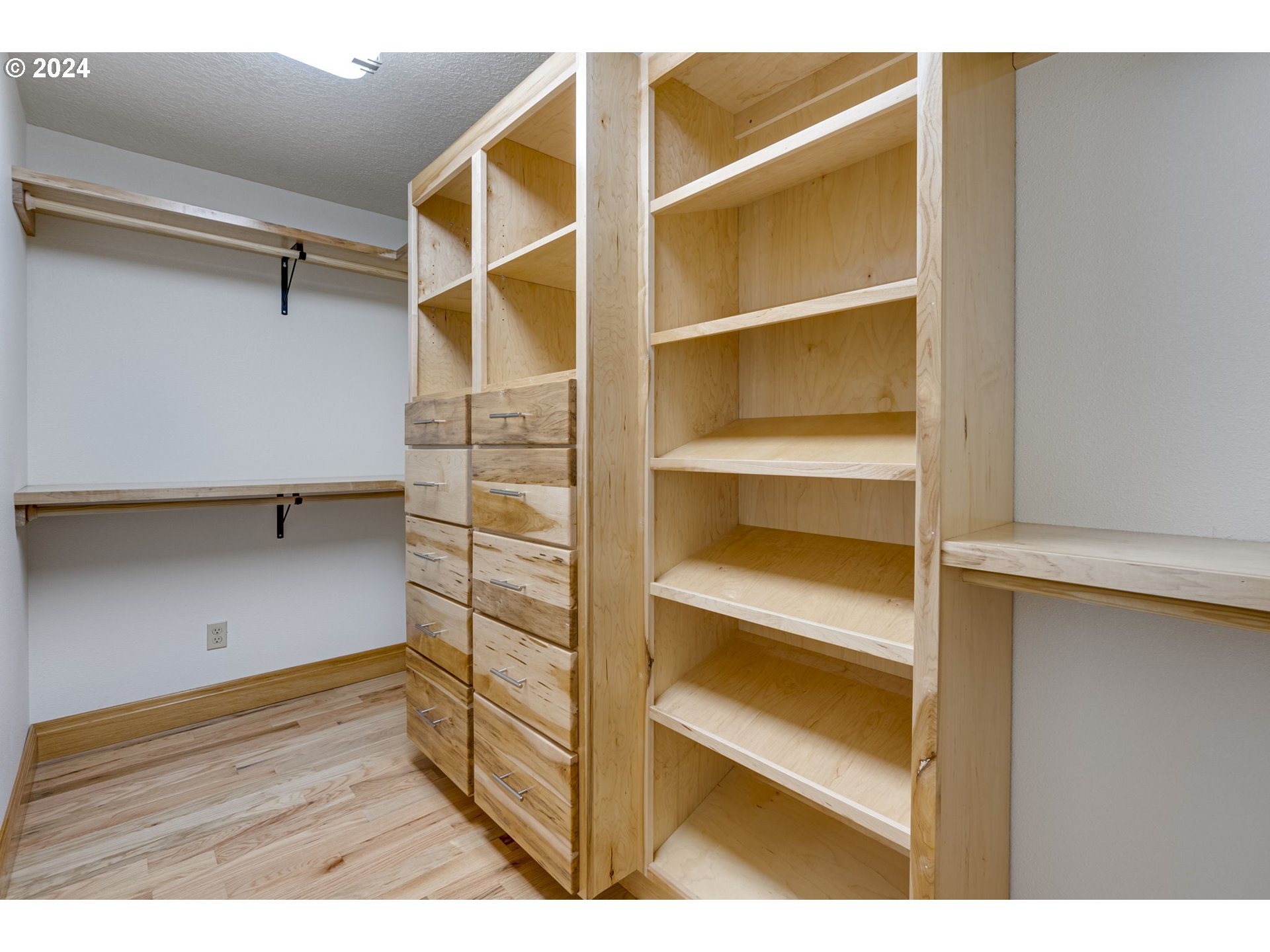 24200 QUEEN ANNE DR