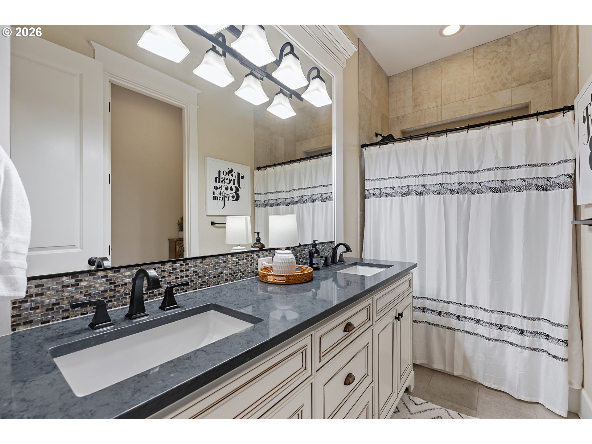 2605 LORINDA LN