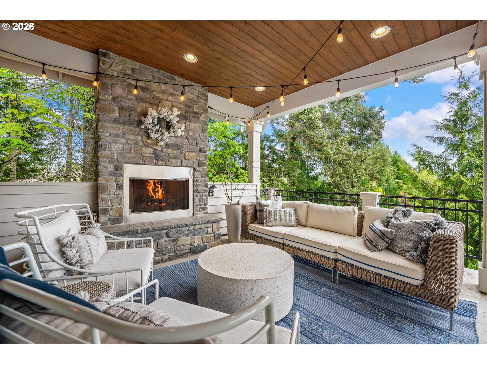 2605 LORINDA LN