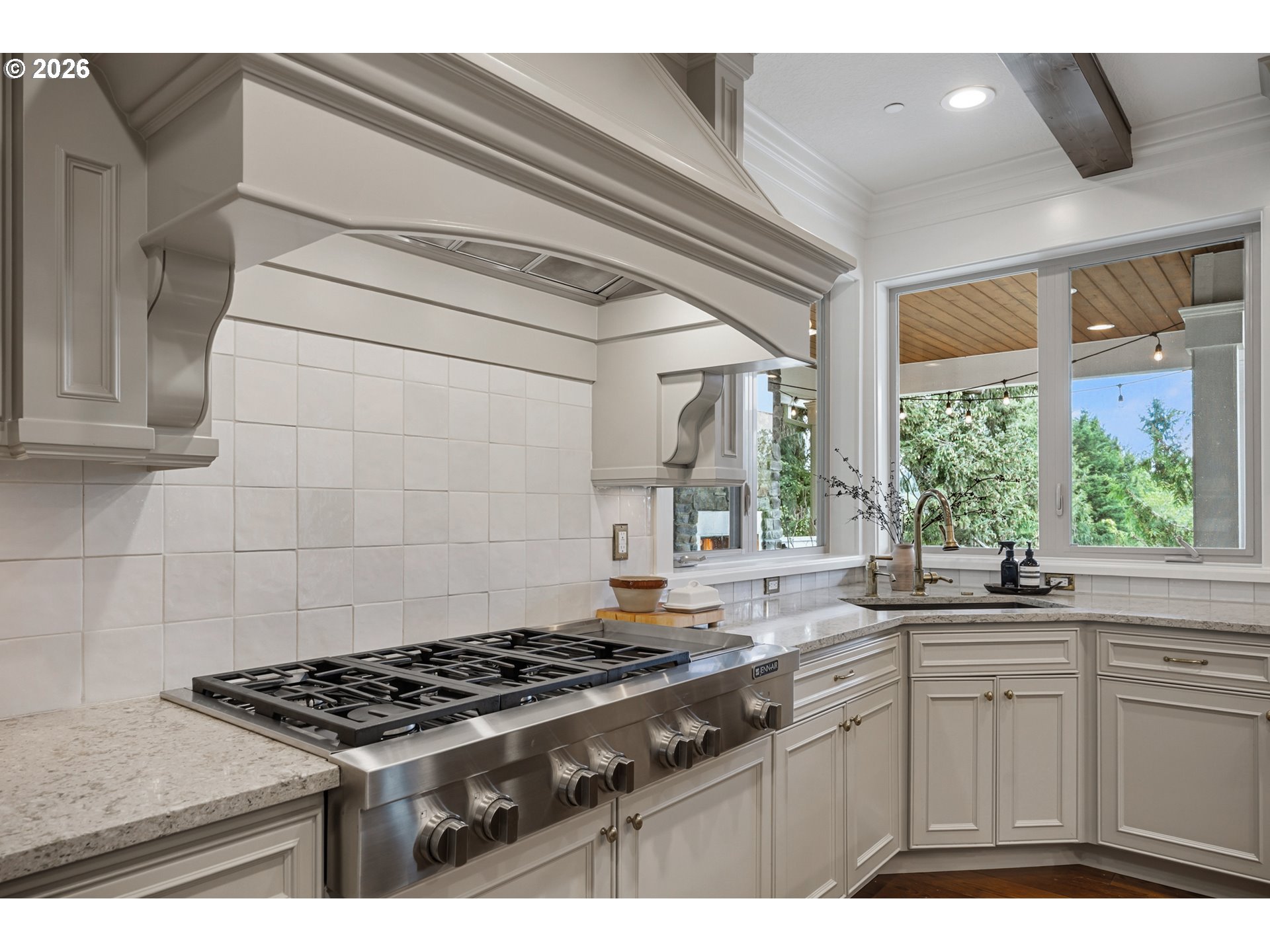 2605 LORINDA LN