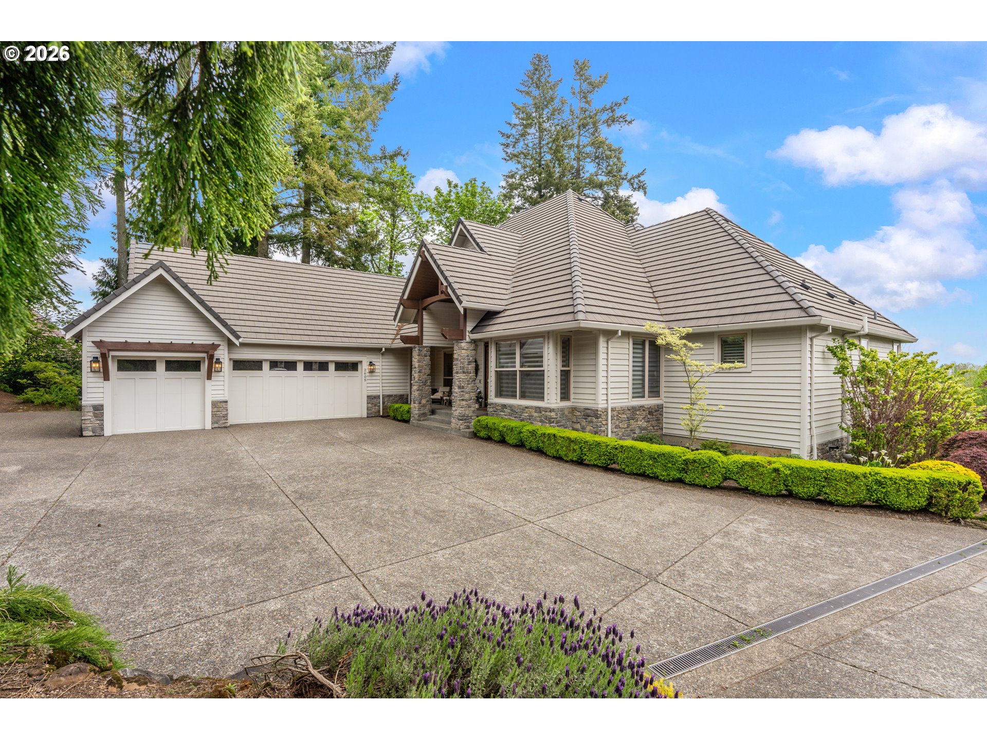 2605 LORINDA LN