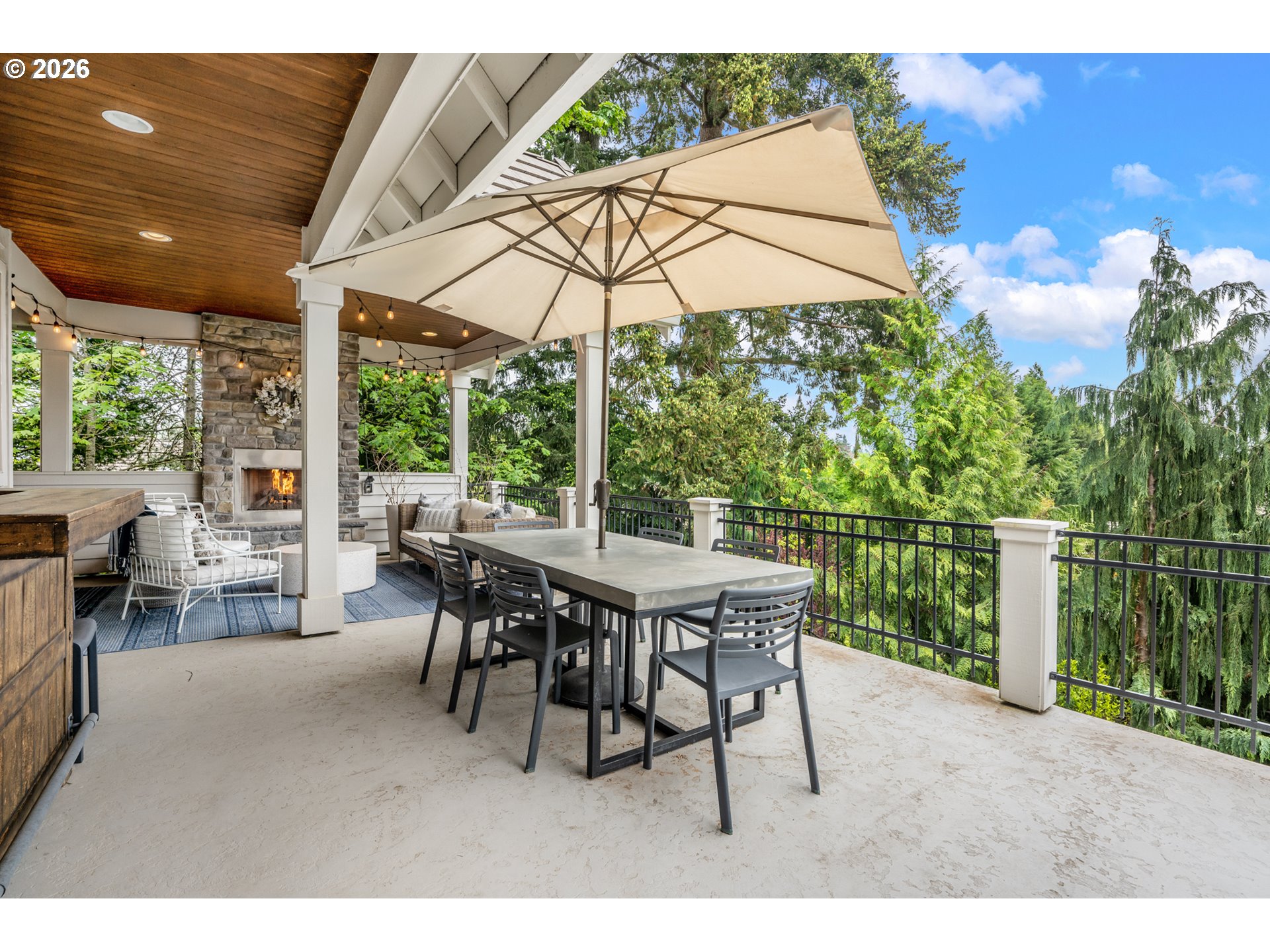 2605 LORINDA LN