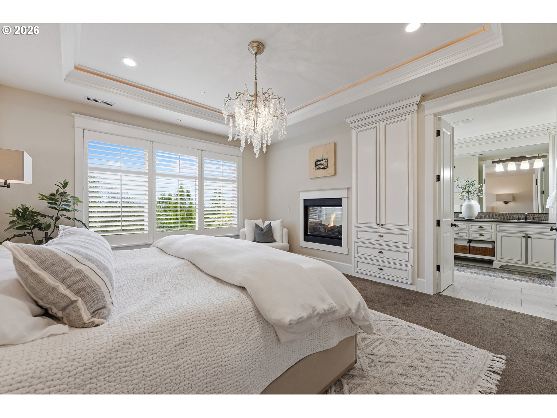 2605 LORINDA LN