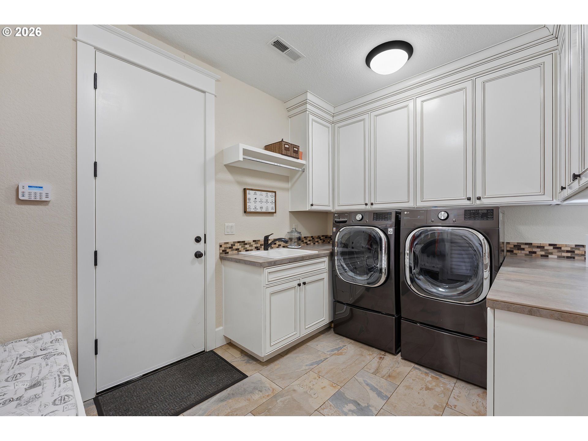 2605 LORINDA LN
