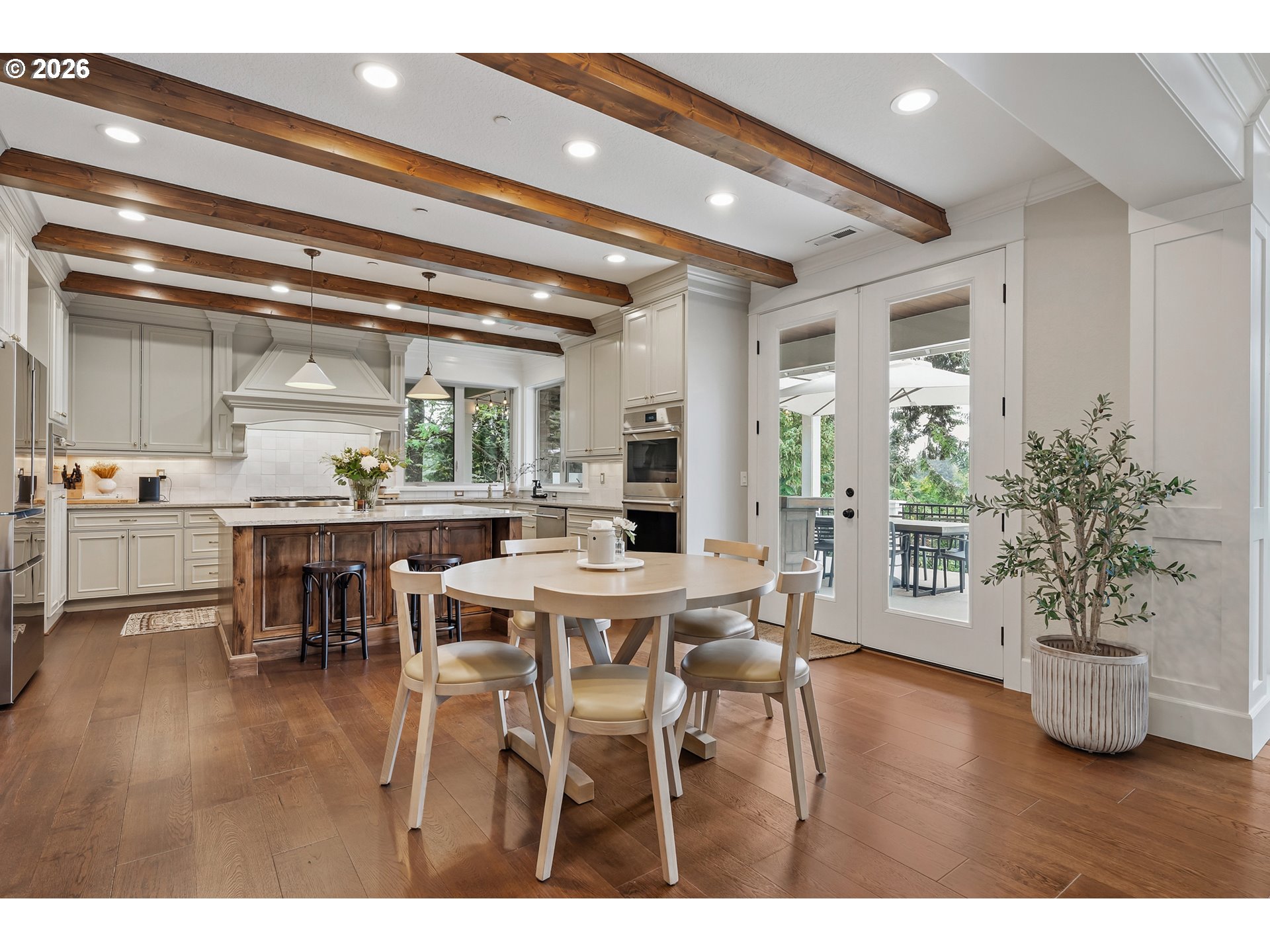 2605 LORINDA LN