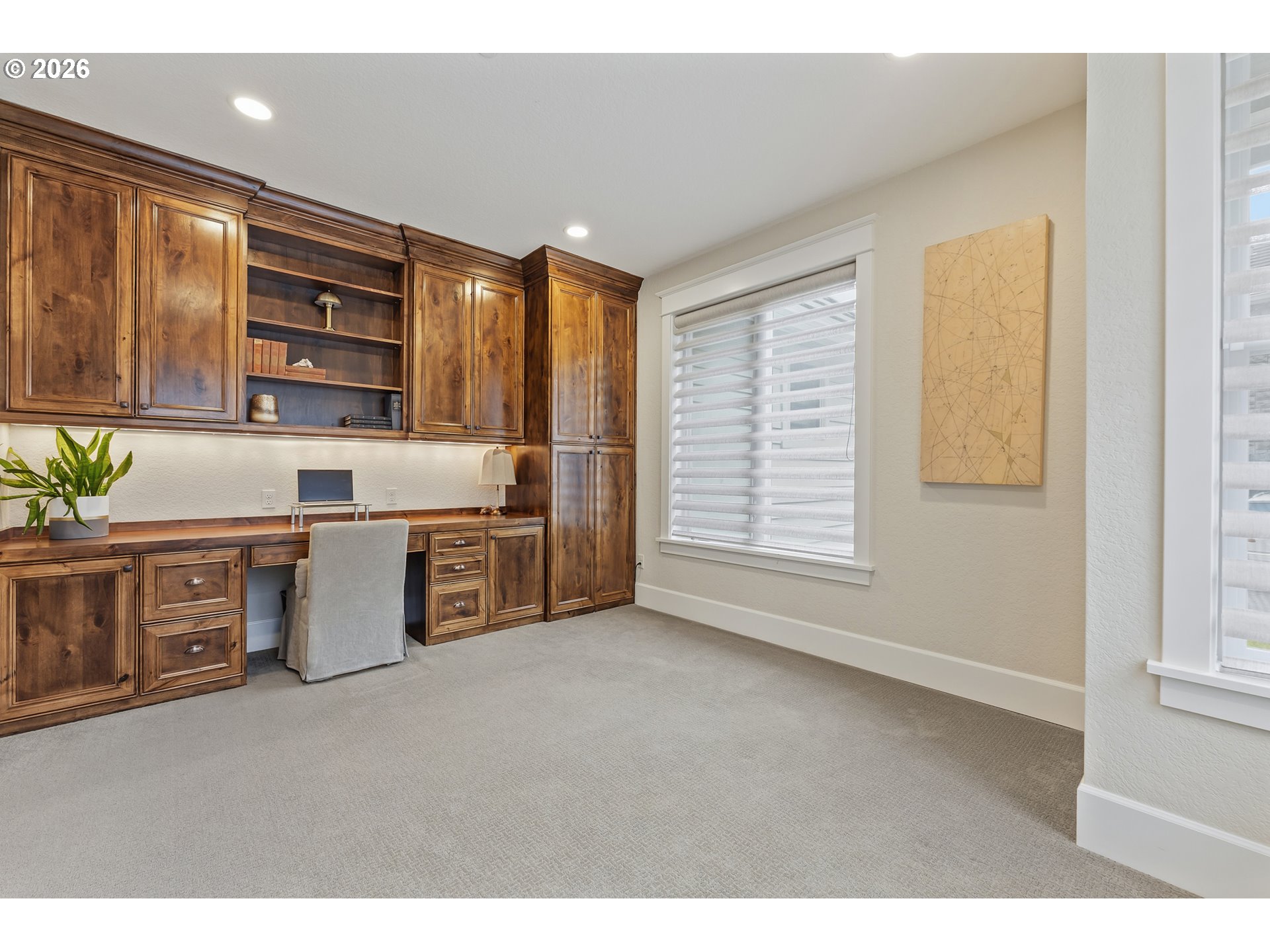 2605 LORINDA LN