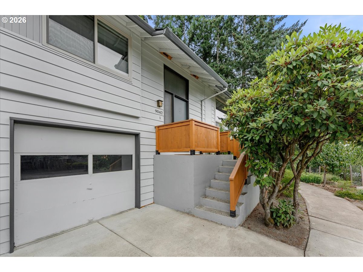 9042 SW MONTEREY PL