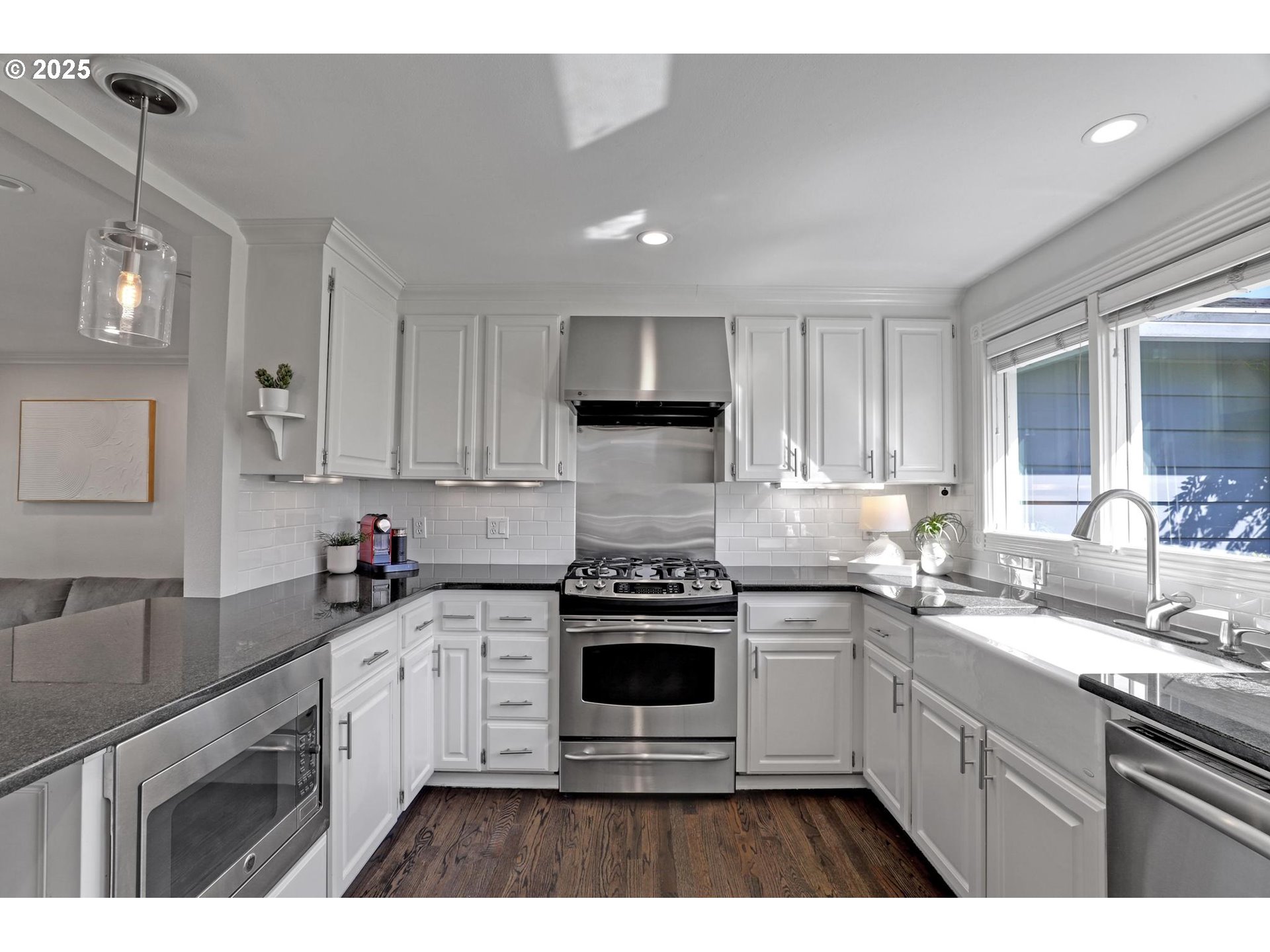 8725 SW WHITE PINE LN