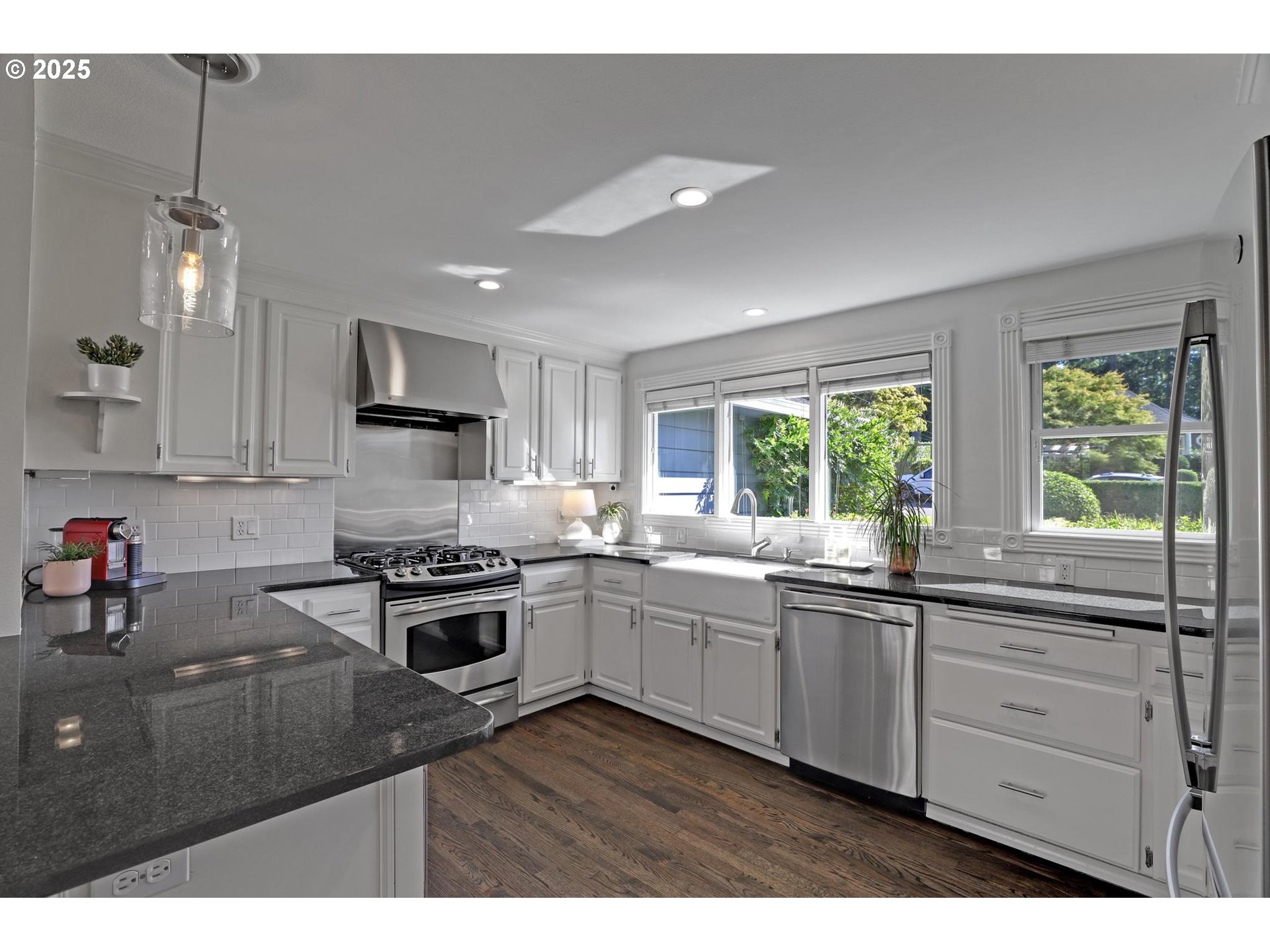 8725 SW WHITE PINE LN