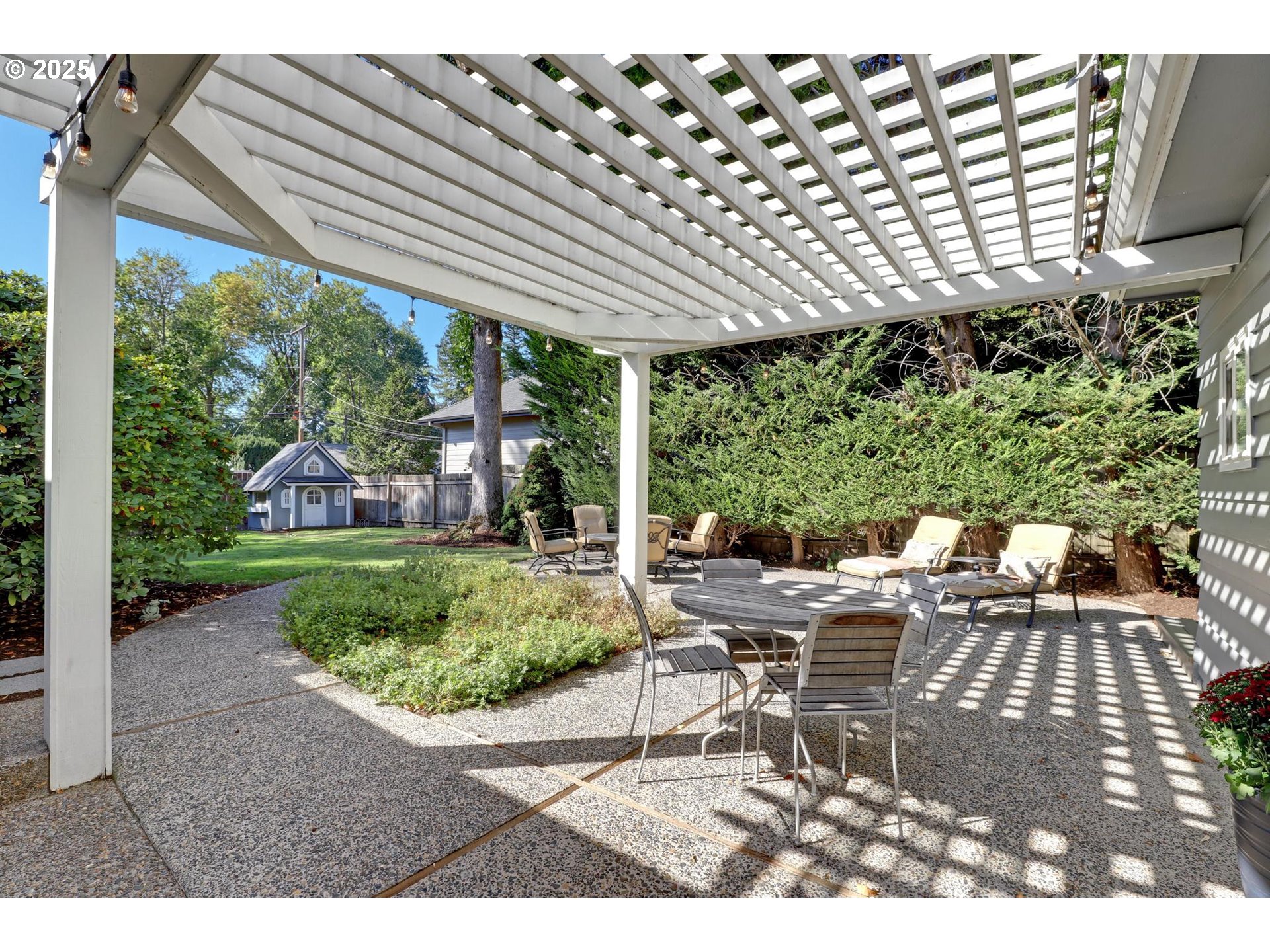 8725 SW WHITE PINE LN