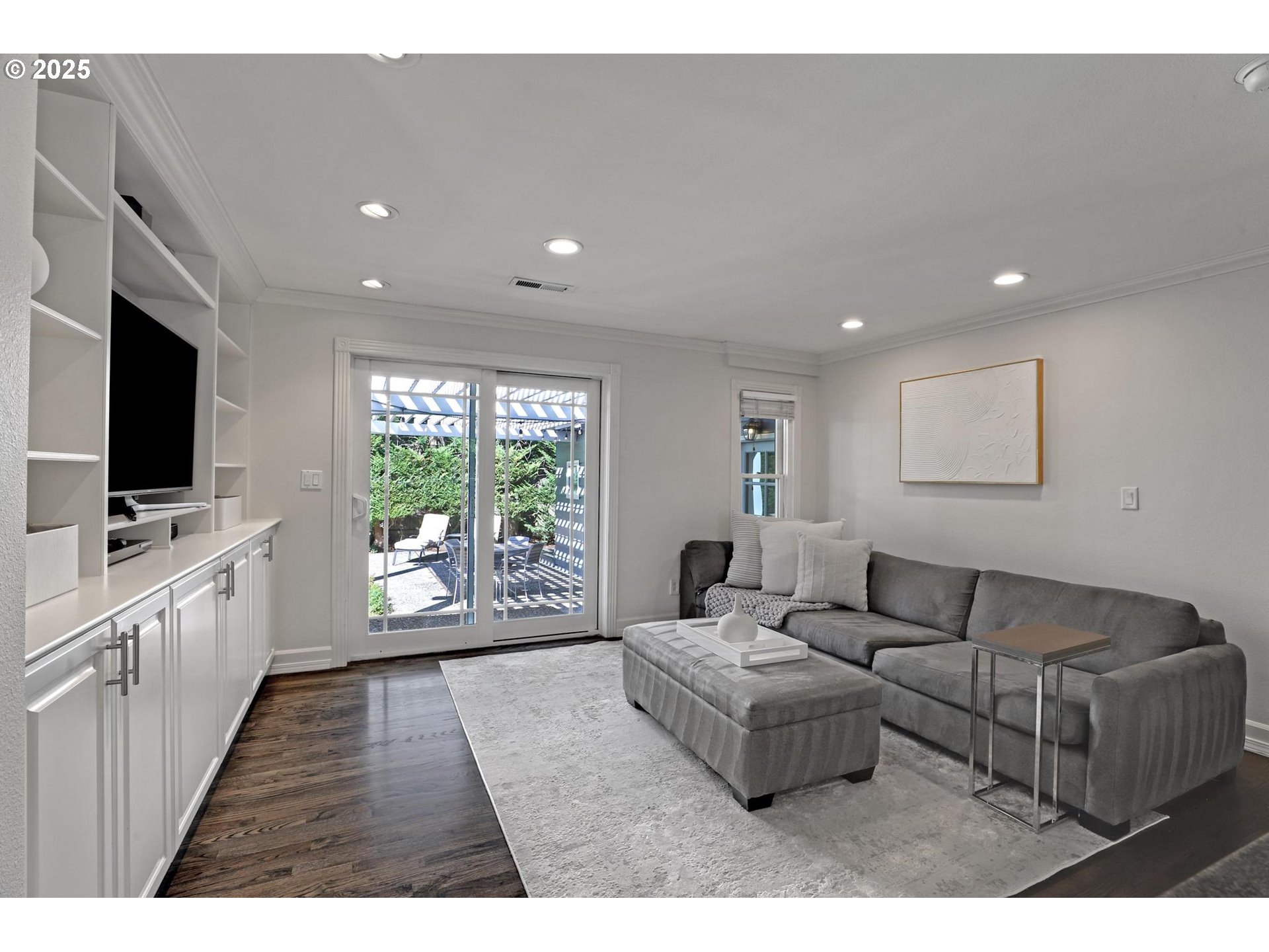 8725 SW WHITE PINE LN