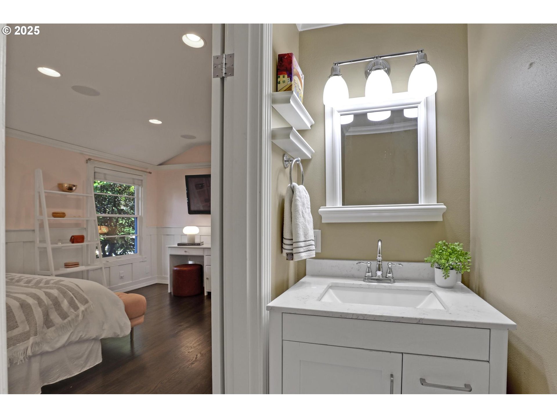 8725 SW WHITE PINE LN