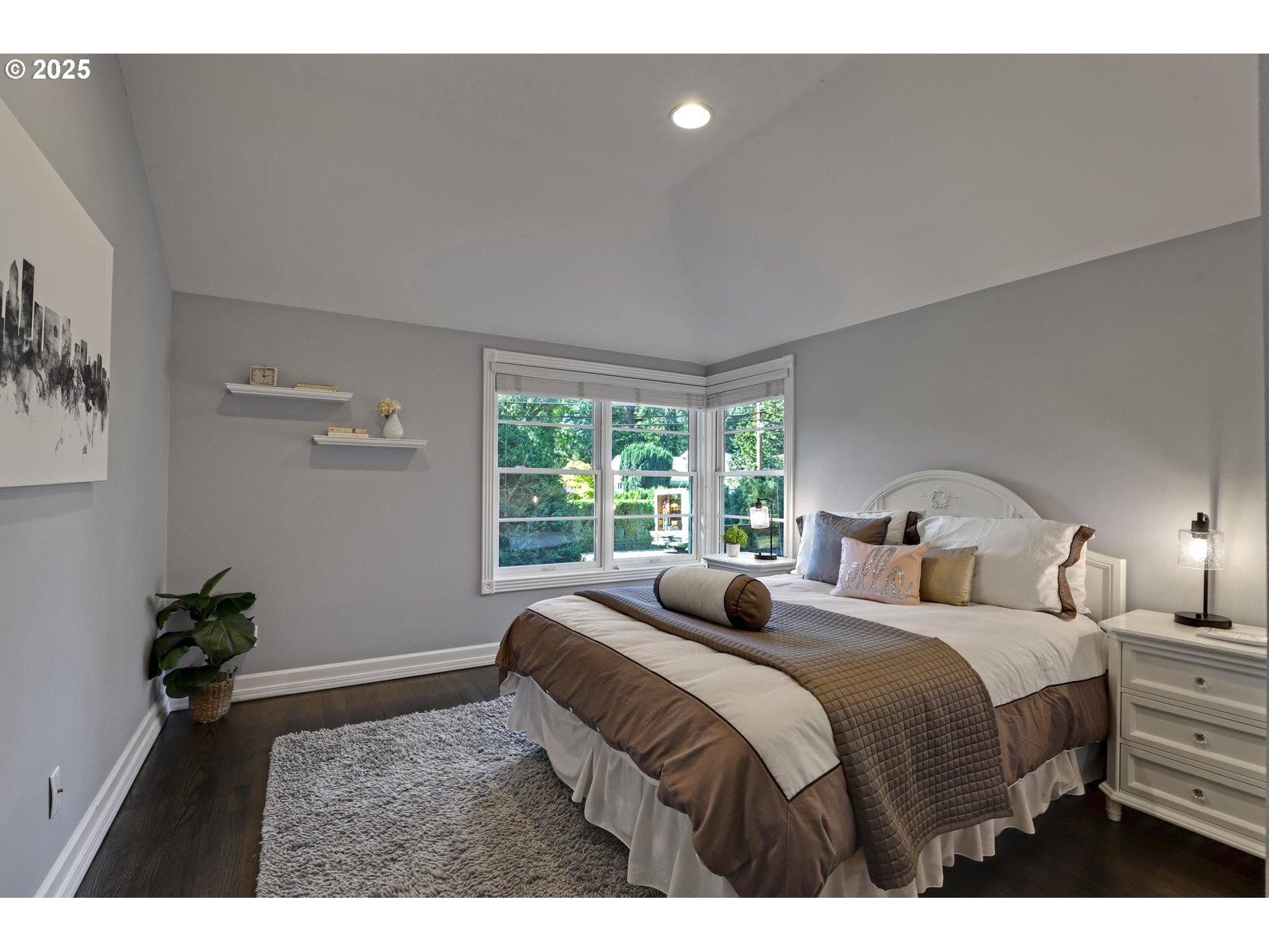 8725 SW WHITE PINE LN