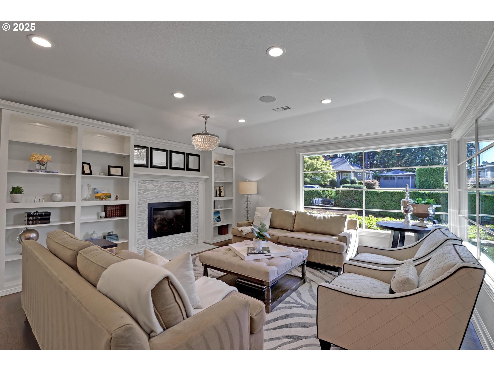 8725 SW WHITE PINE LN