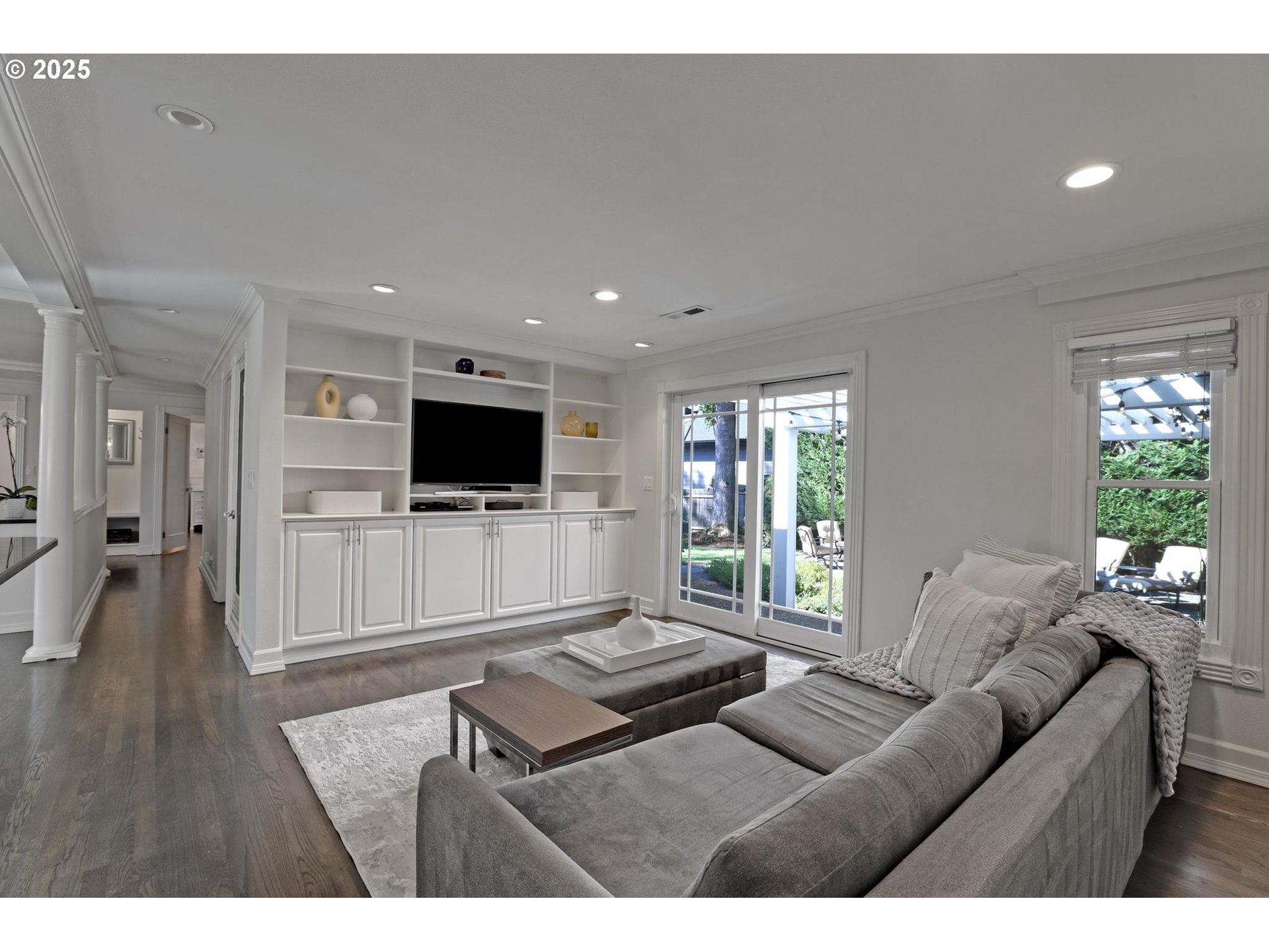 8725 SW WHITE PINE LN