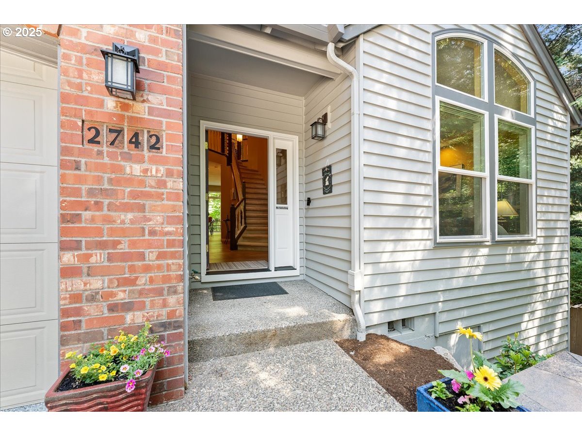 2742 SW LEAH CT