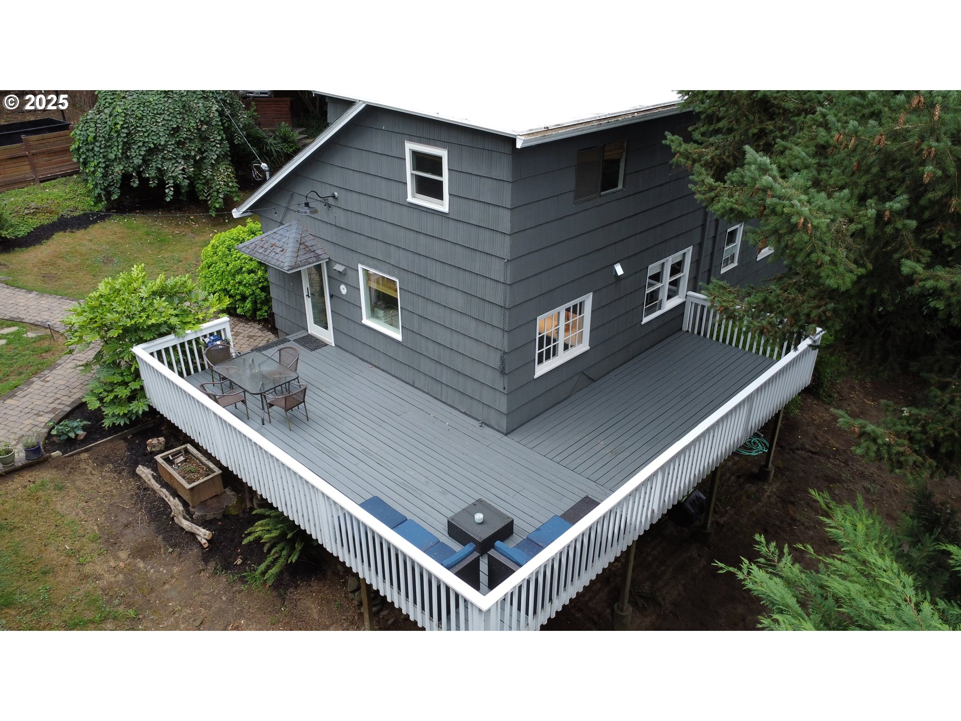 2600 SE LAKEWOOD DR
