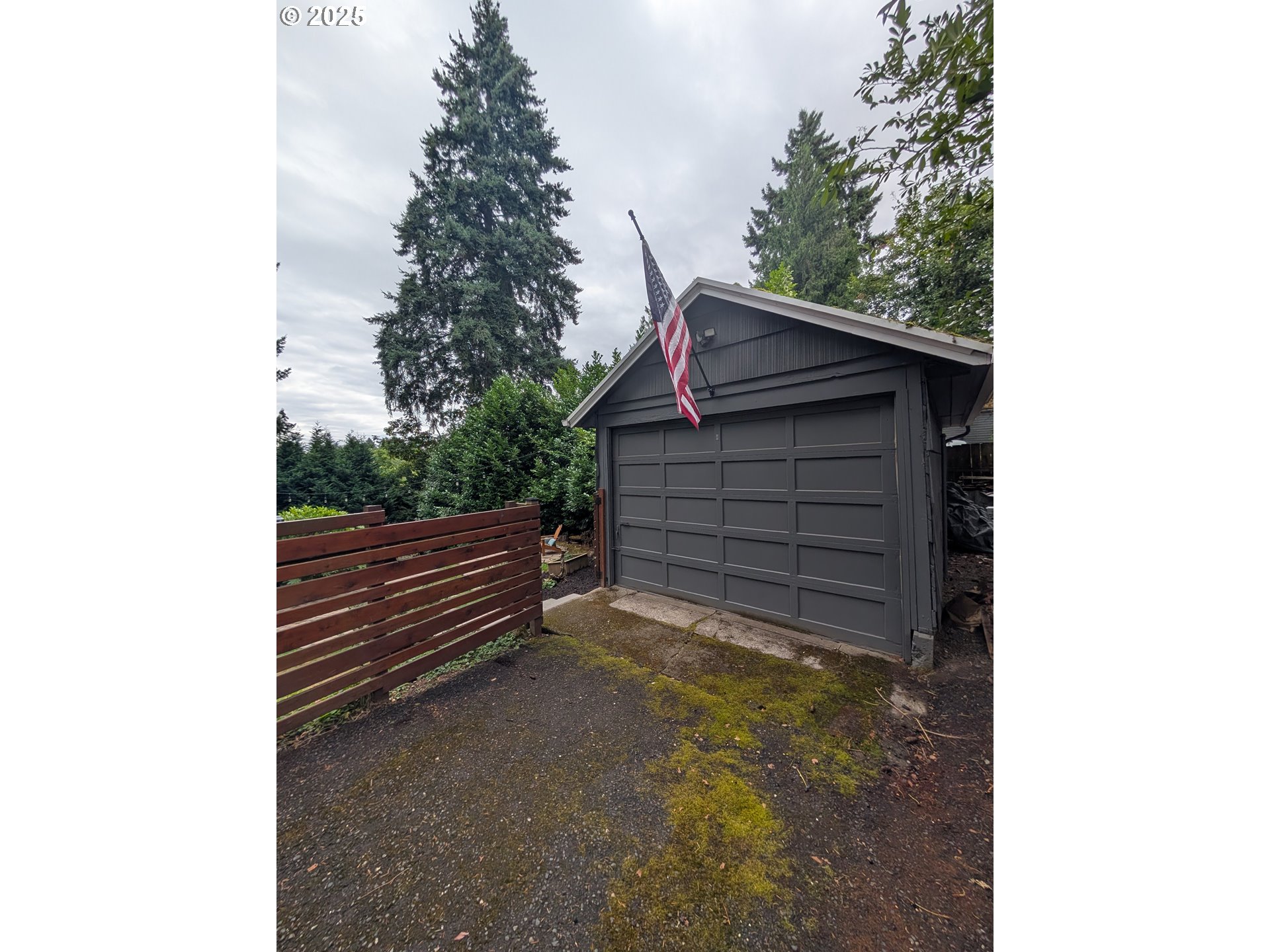 2600 SE LAKEWOOD DR