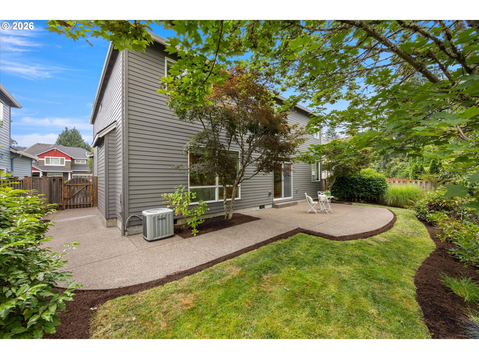 859 NE RETFORD AVE