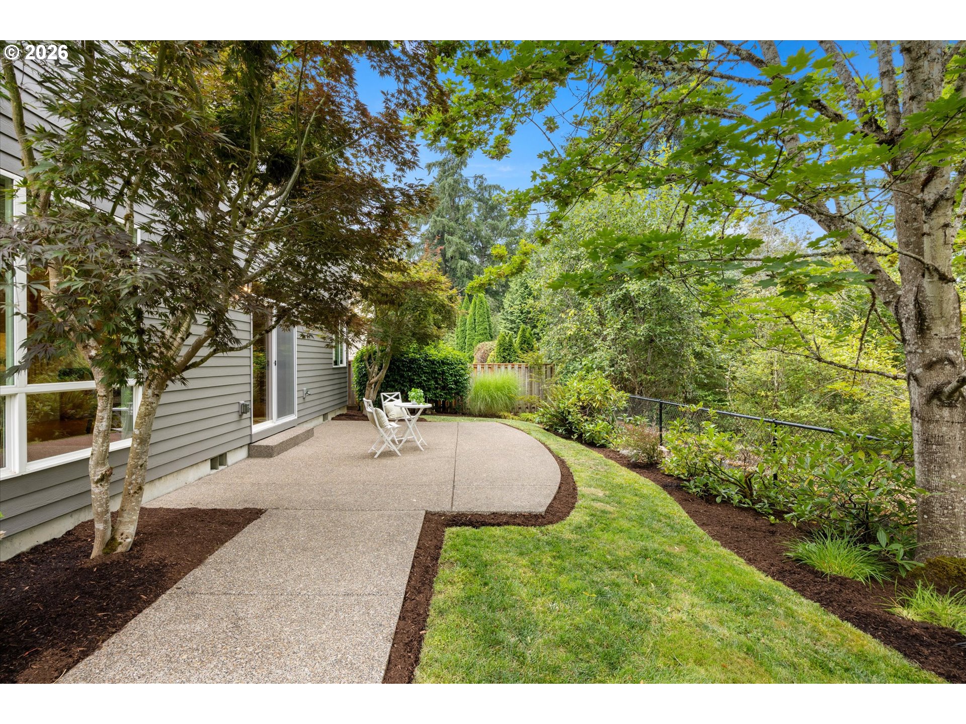 859 NE RETFORD AVE