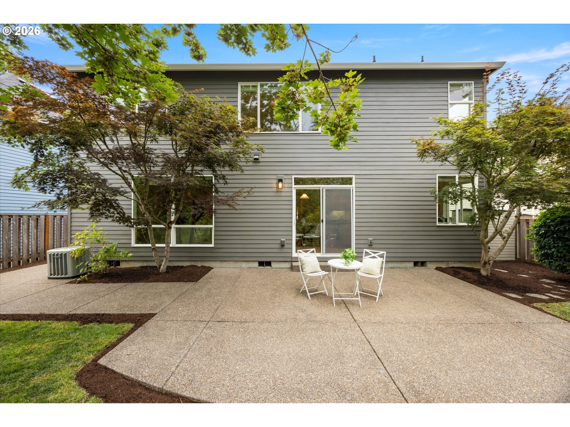 859 NE RETFORD AVE